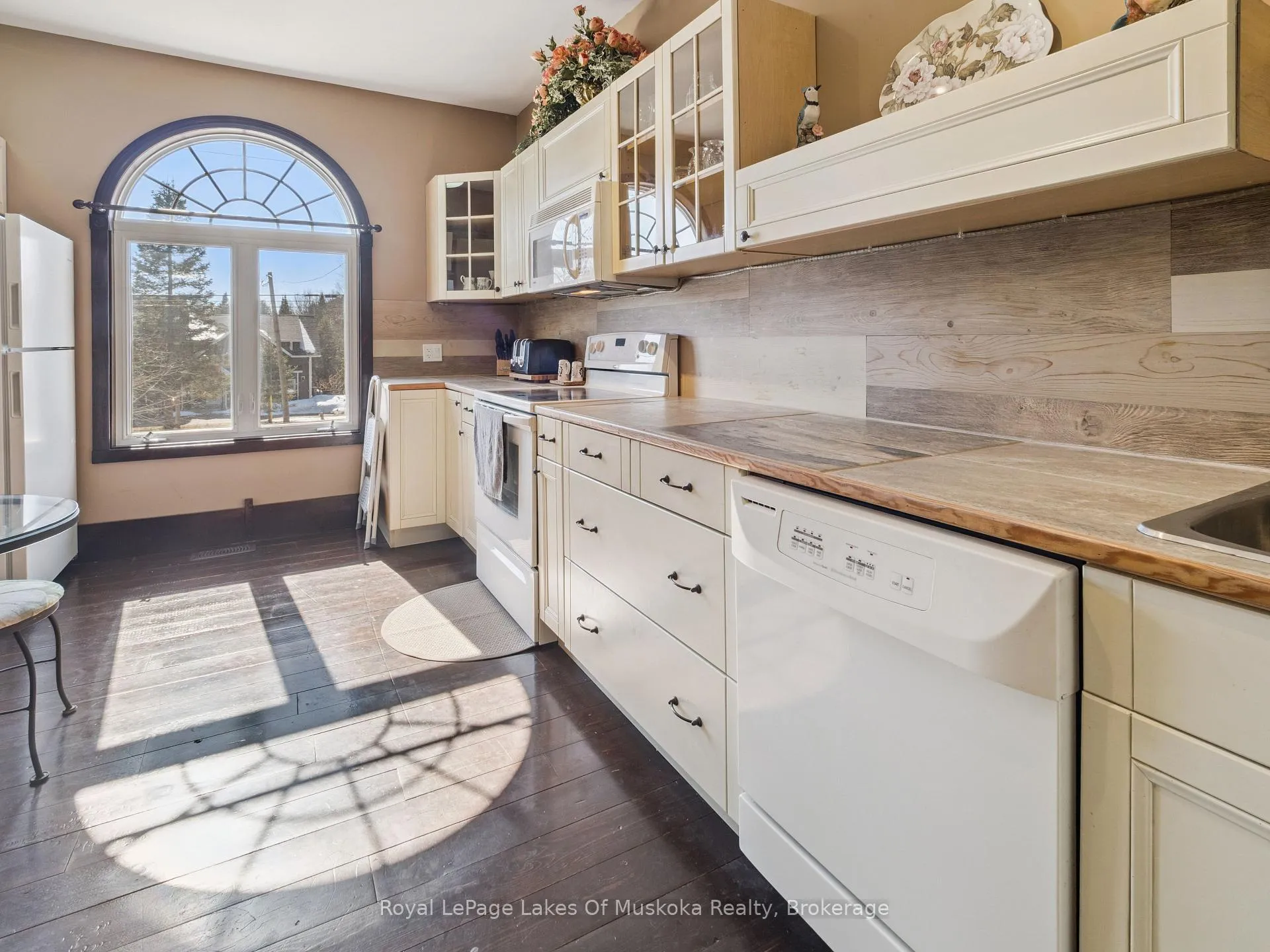 Photo 31 of 1441 Cedar Lane, Bracebridge, Macaulay — HOMEH