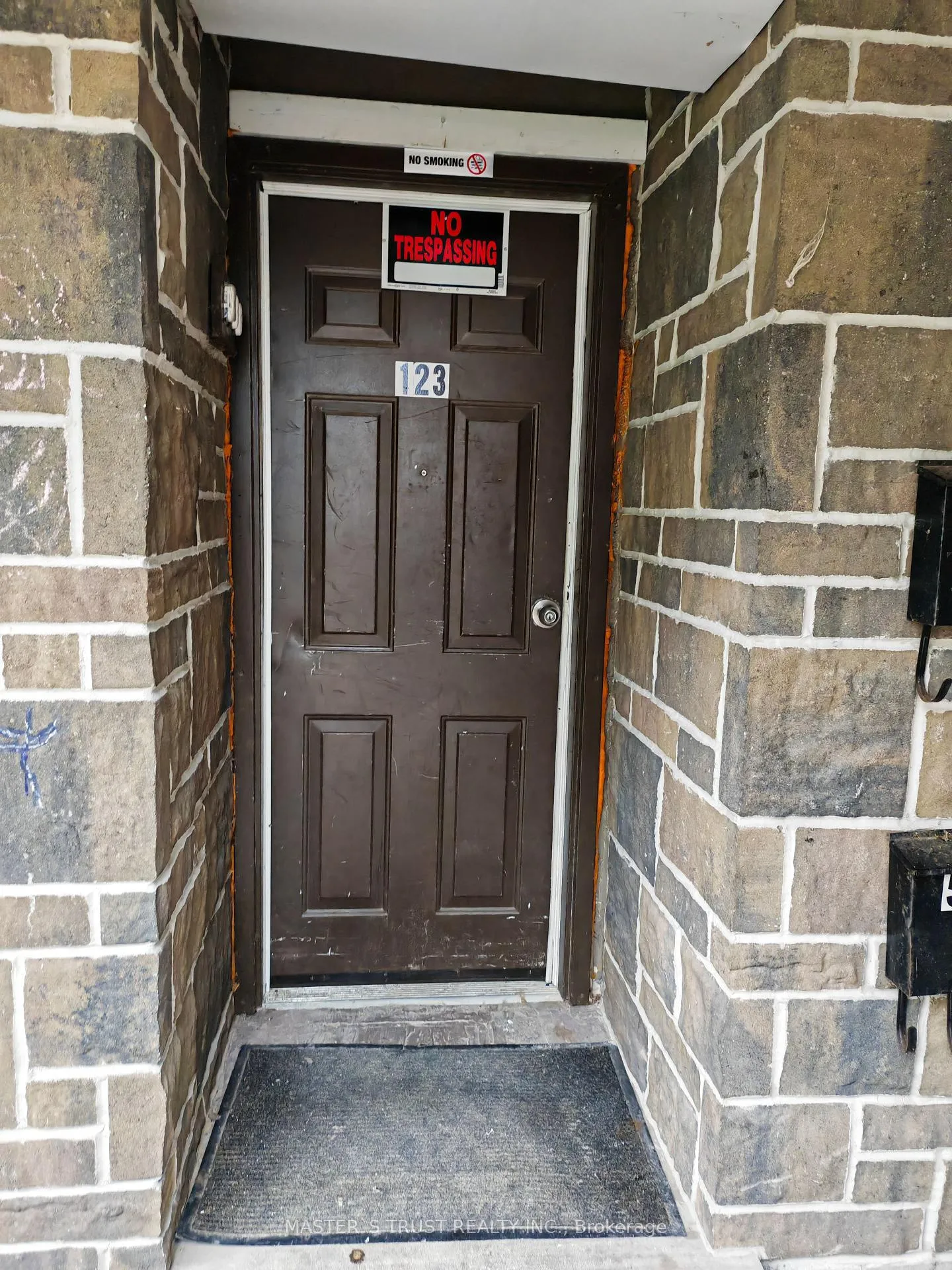 Front of Unit 3, 356 Barrie Road