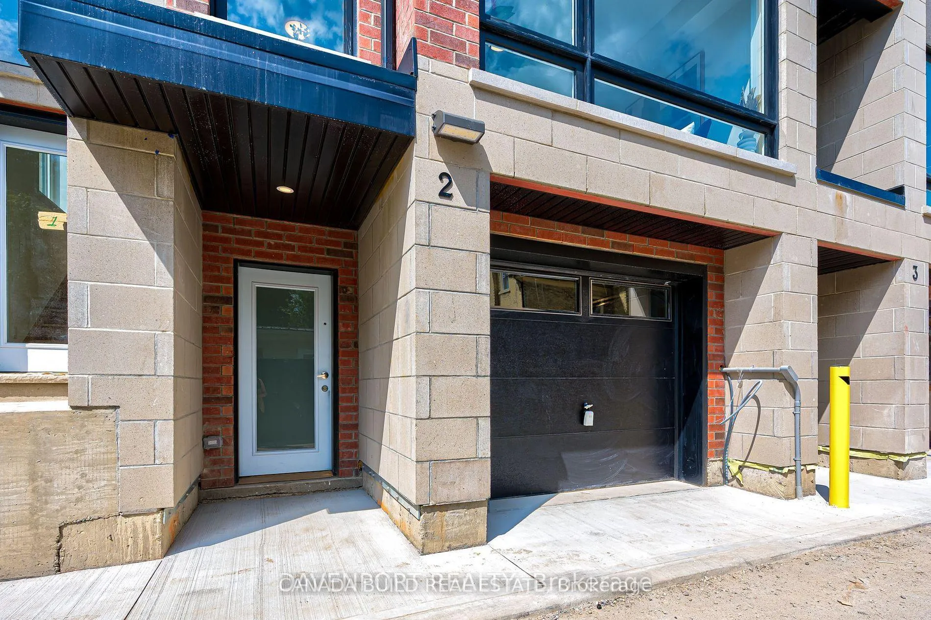 Front of Unit 2, 183 Victoria Street N
