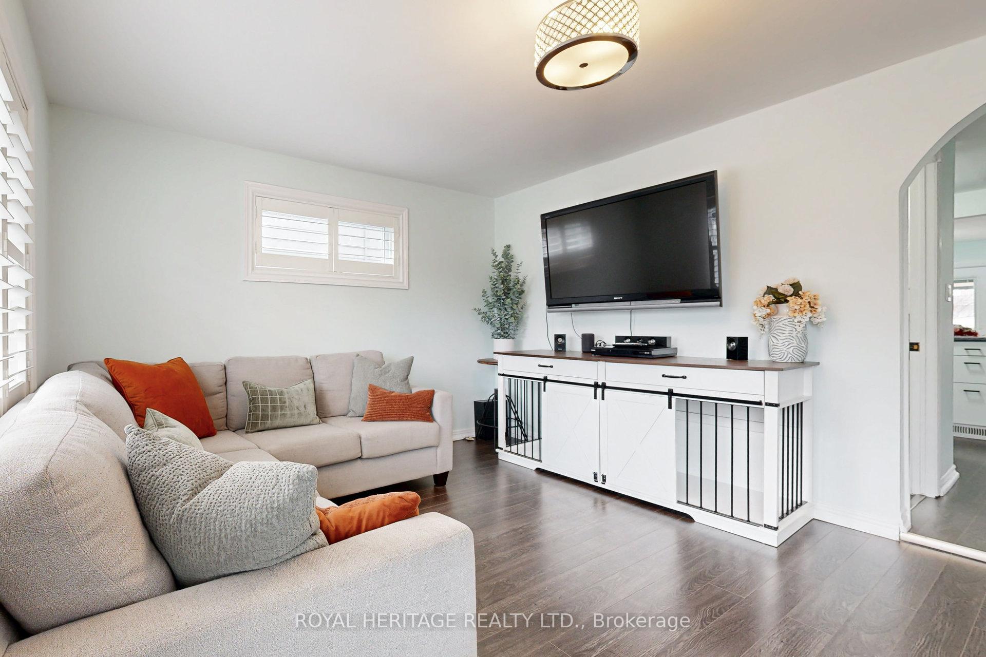 Photo 8 of 27 York Street, Ajax, Central — HOMEH