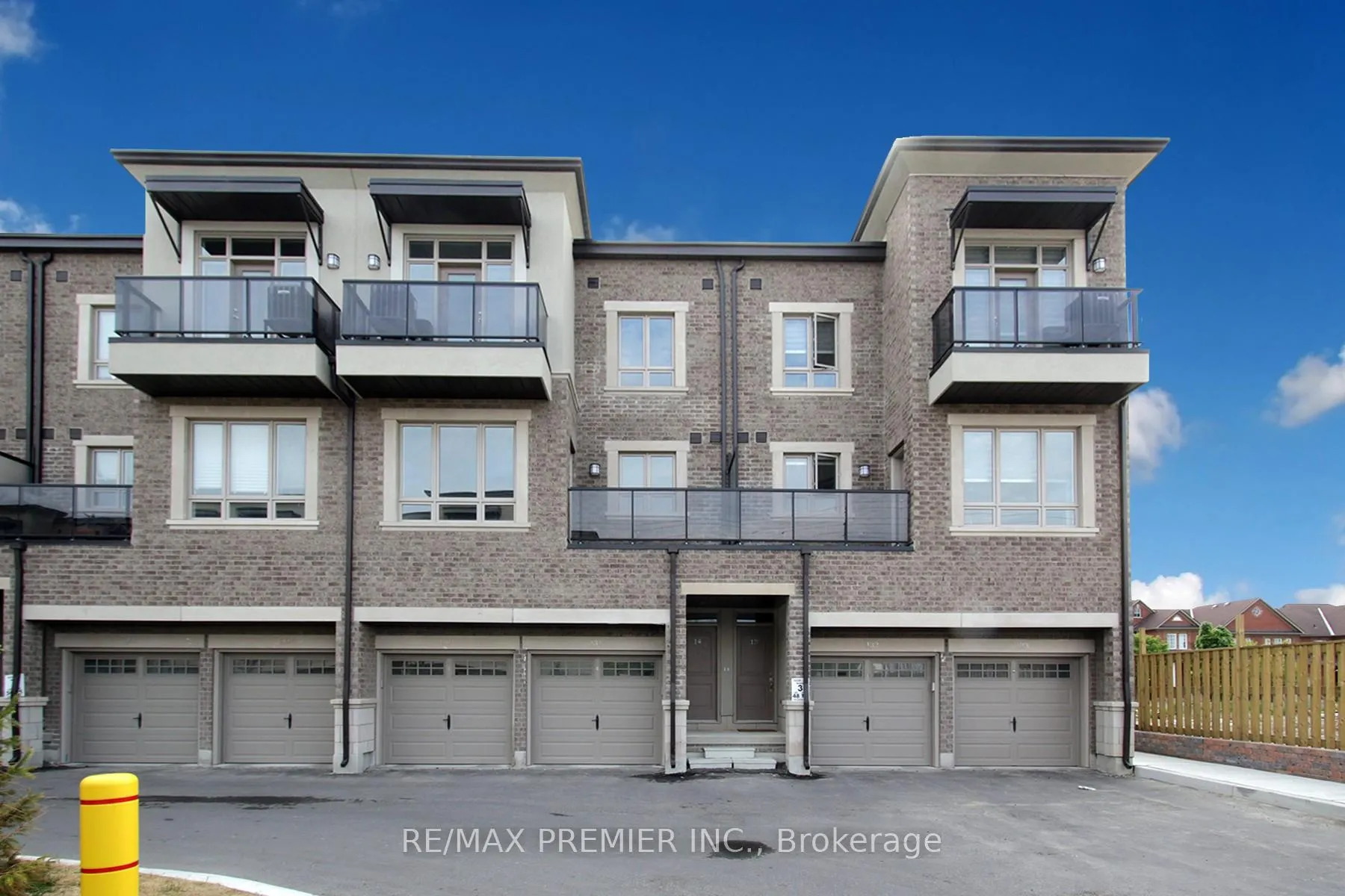 Photo 1 of Unit 17, 125 Kayla Crescent, Vaughan, Maple — HOMEH