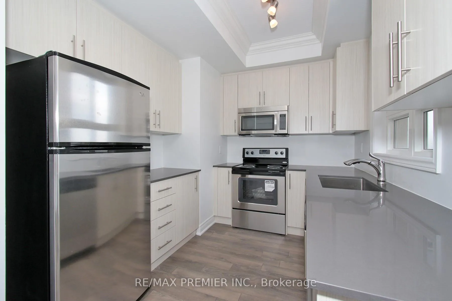 Photo 4 of Unit 17, 125 Kayla Crescent, Vaughan, Maple — HOMEH