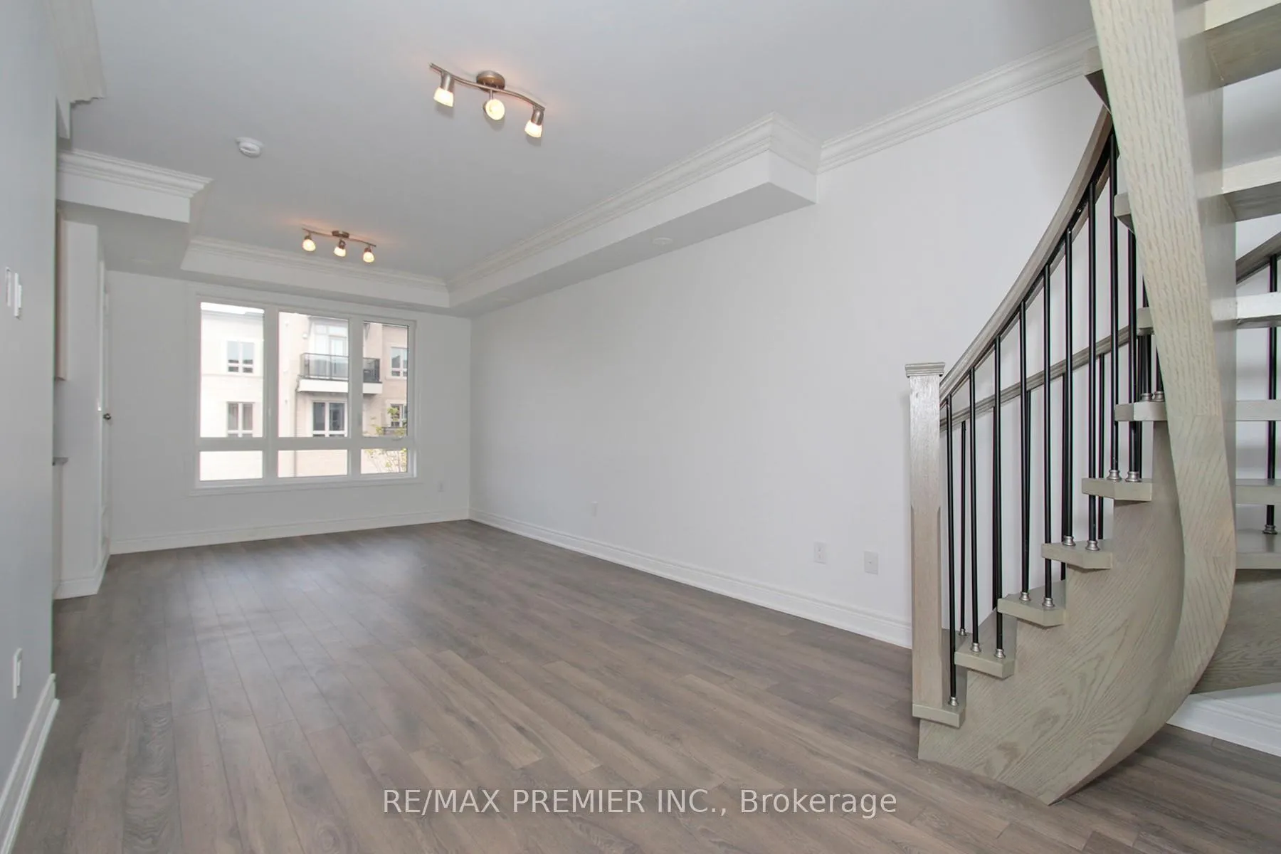 Photo 7 of Unit 17, 125 Kayla Crescent, Vaughan, Maple — HOMEH