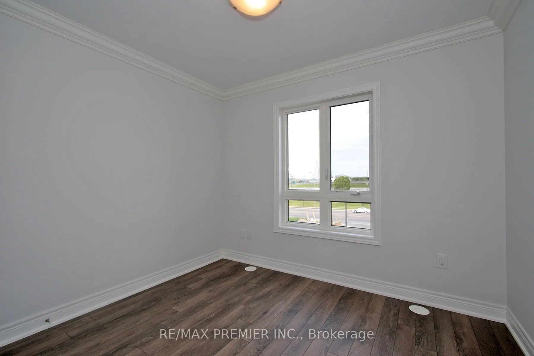 Photo 9 of Unit 17, 125 Kayla Crescent, Vaughan, Maple — HOMEH