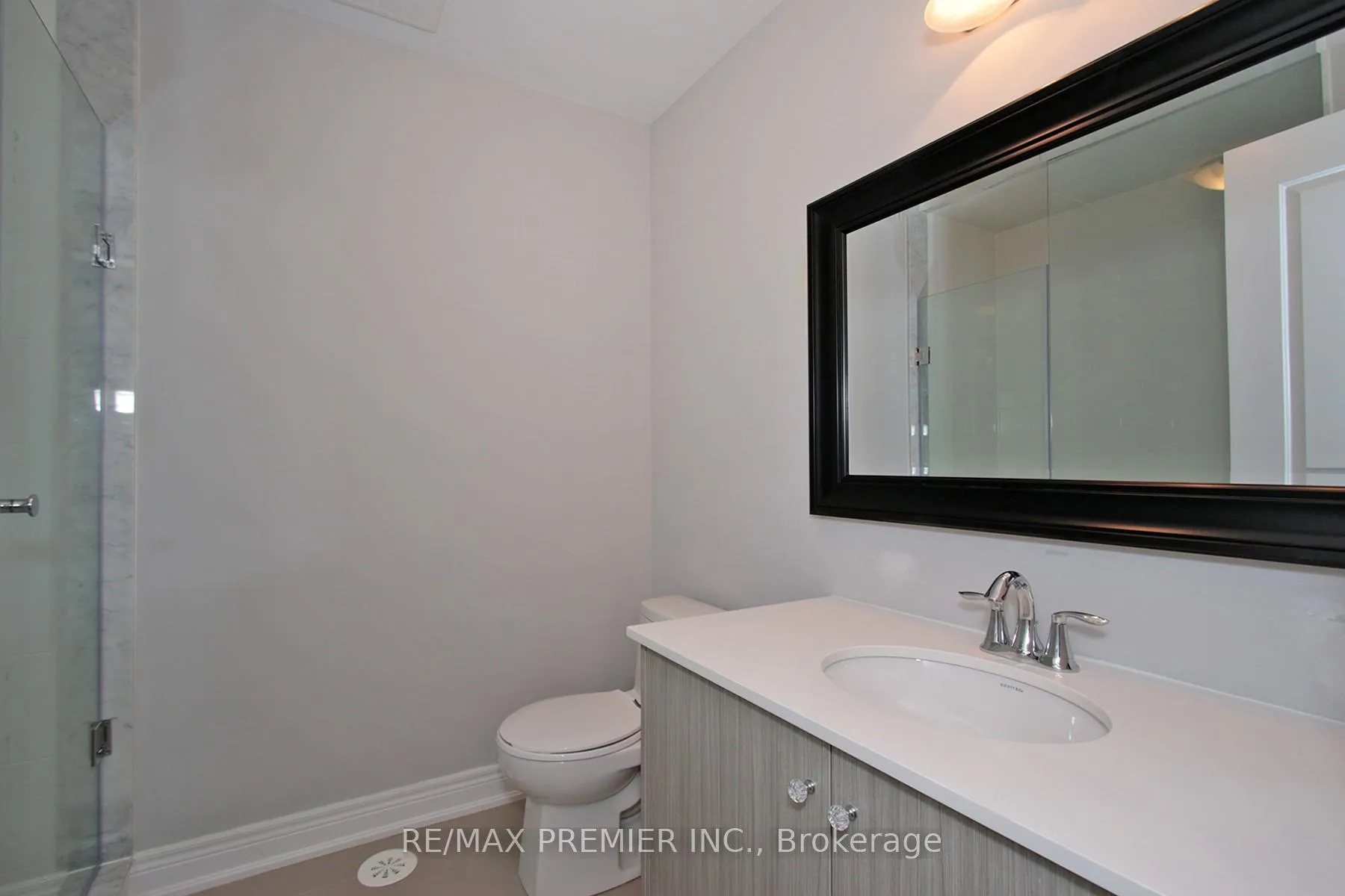 Photo 11 of Unit 17, 125 Kayla Crescent, Vaughan, Maple — HOMEH