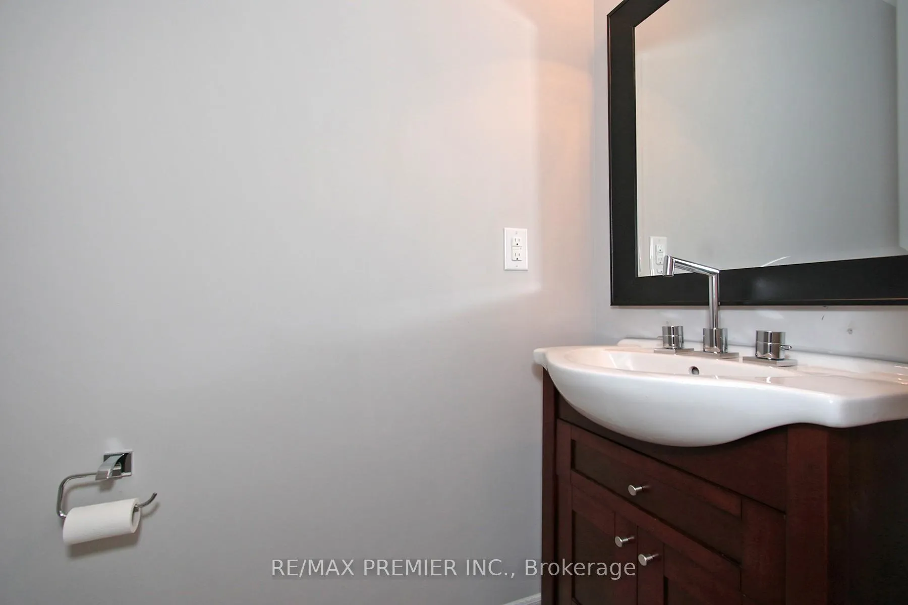 Photo 12 of Unit 17, 125 Kayla Crescent, Vaughan, Maple — HOMEH