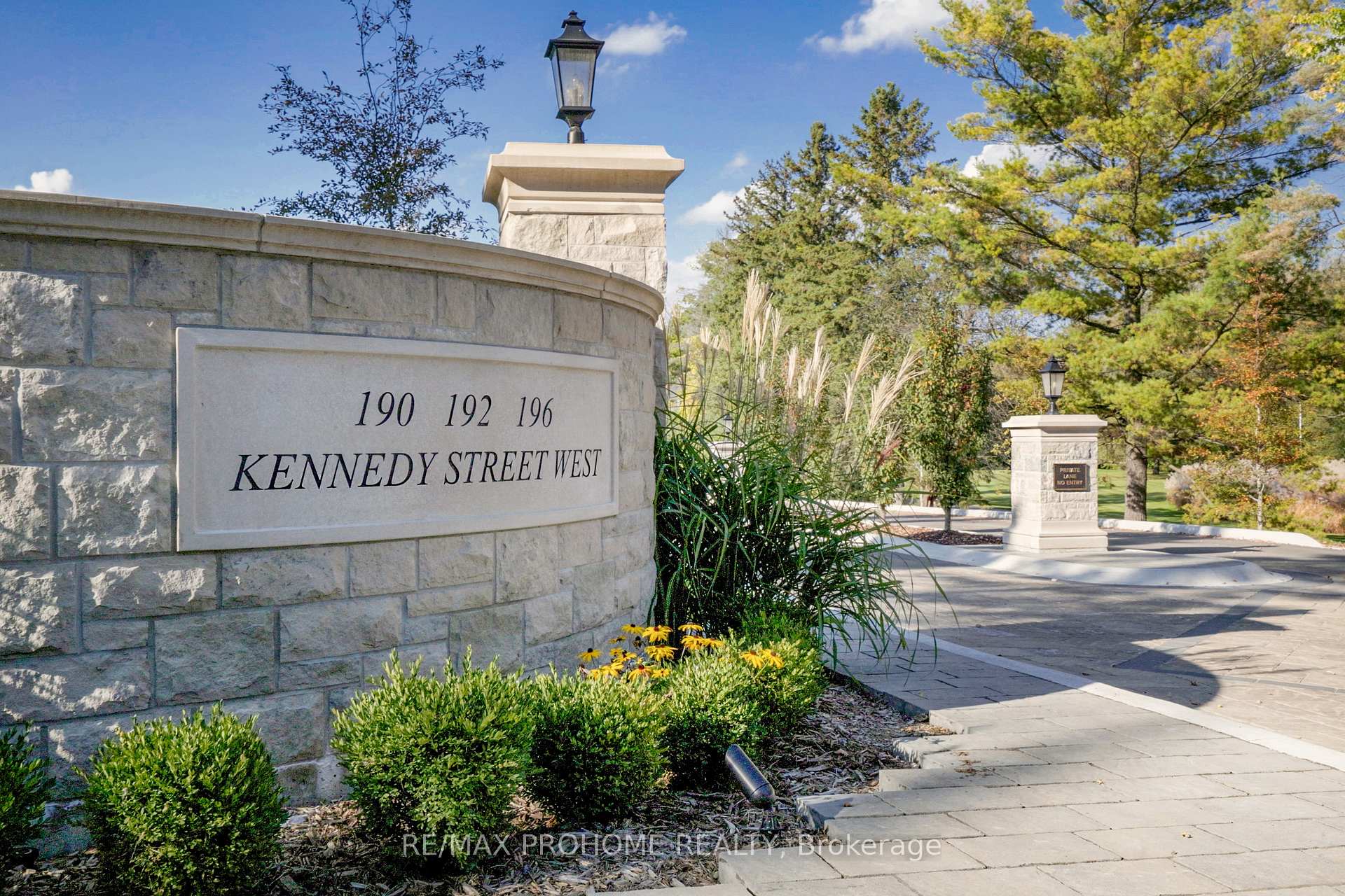 Photo 2 of 190 Kennedy Street W, Aurora, Aurora Village — HOMEH