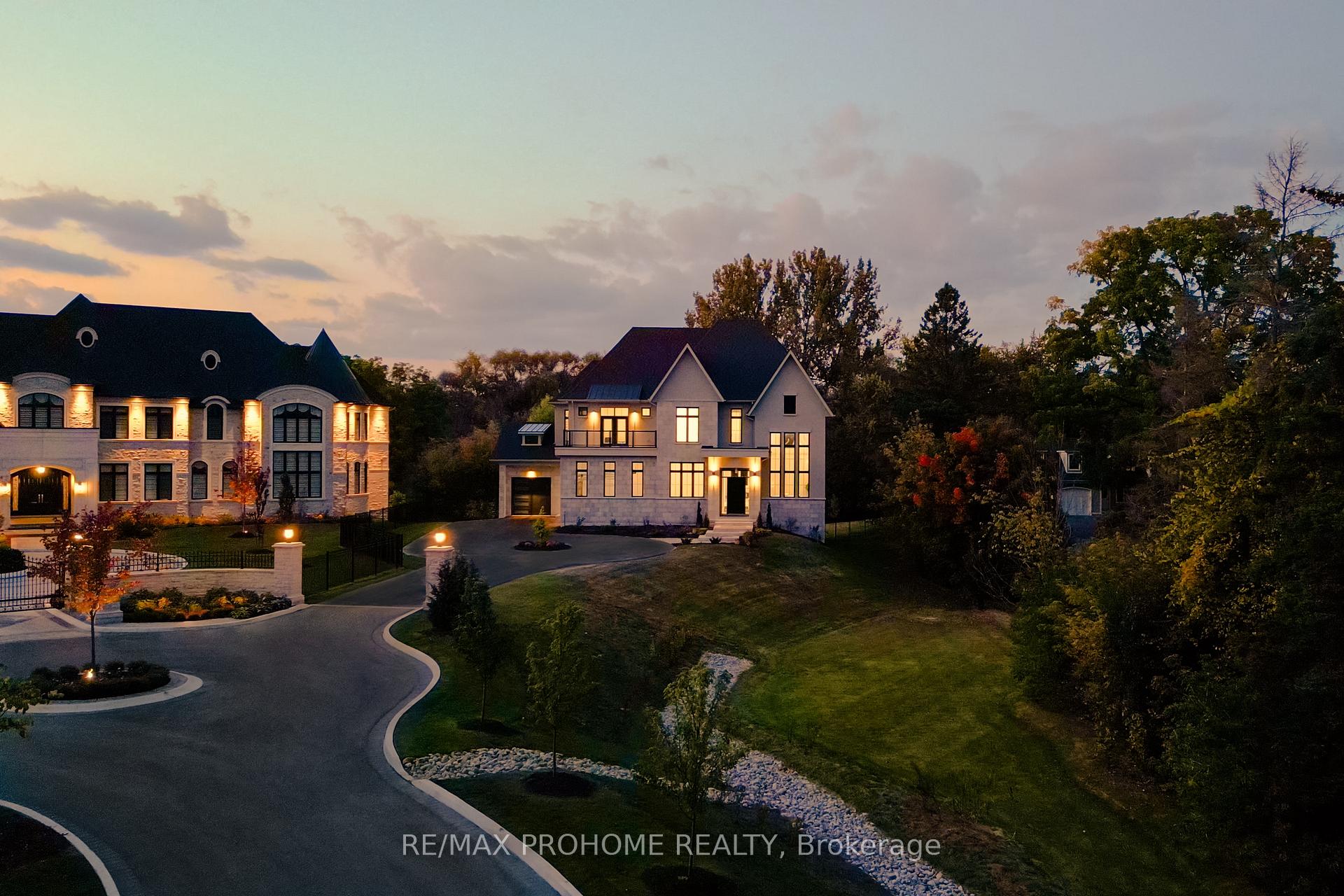 Photo 4 of 190 Kennedy Street W, Aurora, Aurora Village — HOMEH