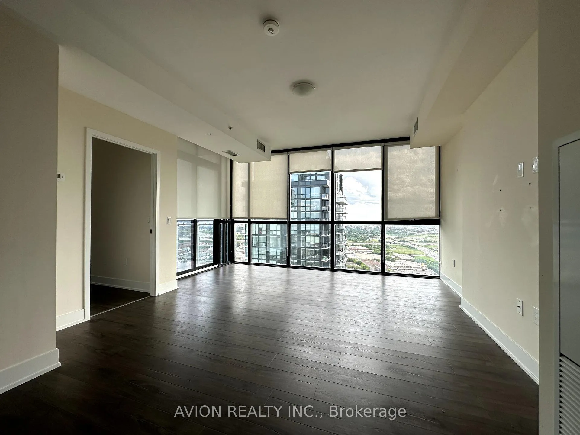 Photo 4 of Unit 3302, 2916 Hwy 7 Road, Vaughan, Concord — HOMEH