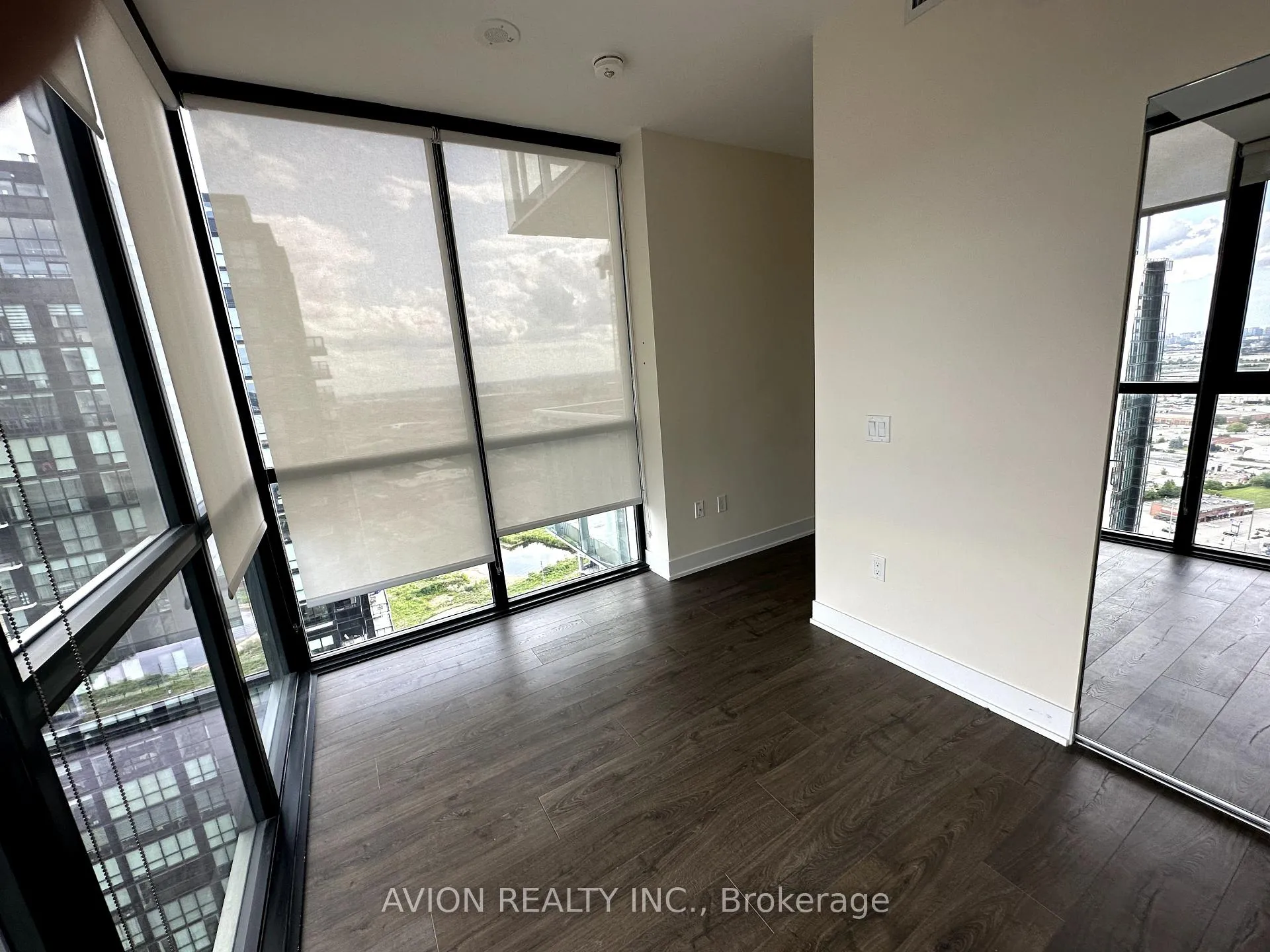 Photo 5 of Unit 3302, 2916 Hwy 7 Road, Vaughan, Concord — HOMEH
