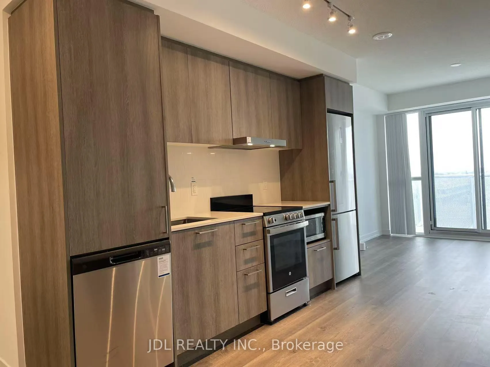 Photo 2 of Unit #1006 R1, 195 Commerce St, Vaughan, Vaughan Corporate Centre — HOMEH