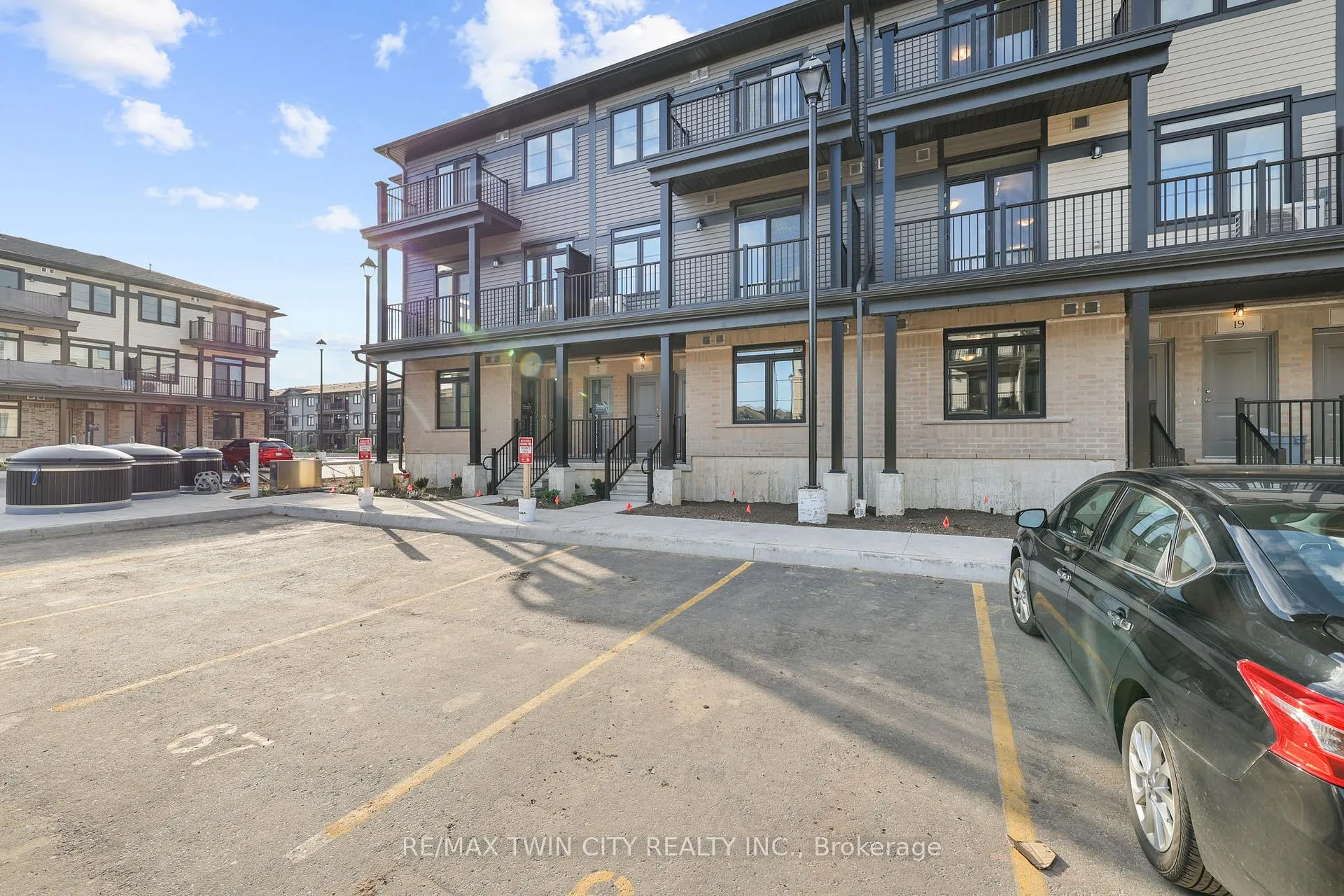Photo 1 of 11 Lomond Lane, Kitchener — HOMEH