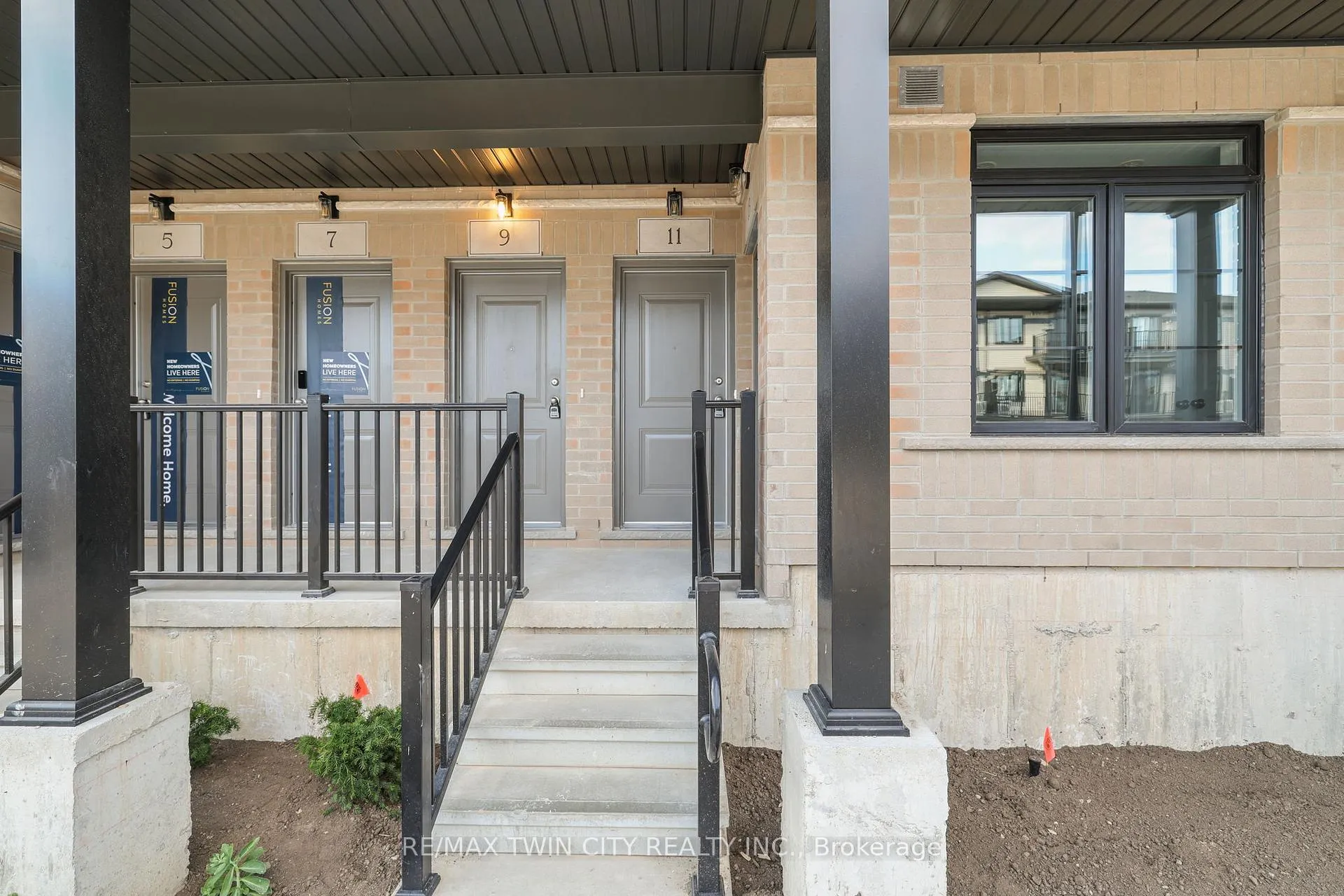 Photo 3 of 11 Lomond Lane, Kitchener — HOMEH