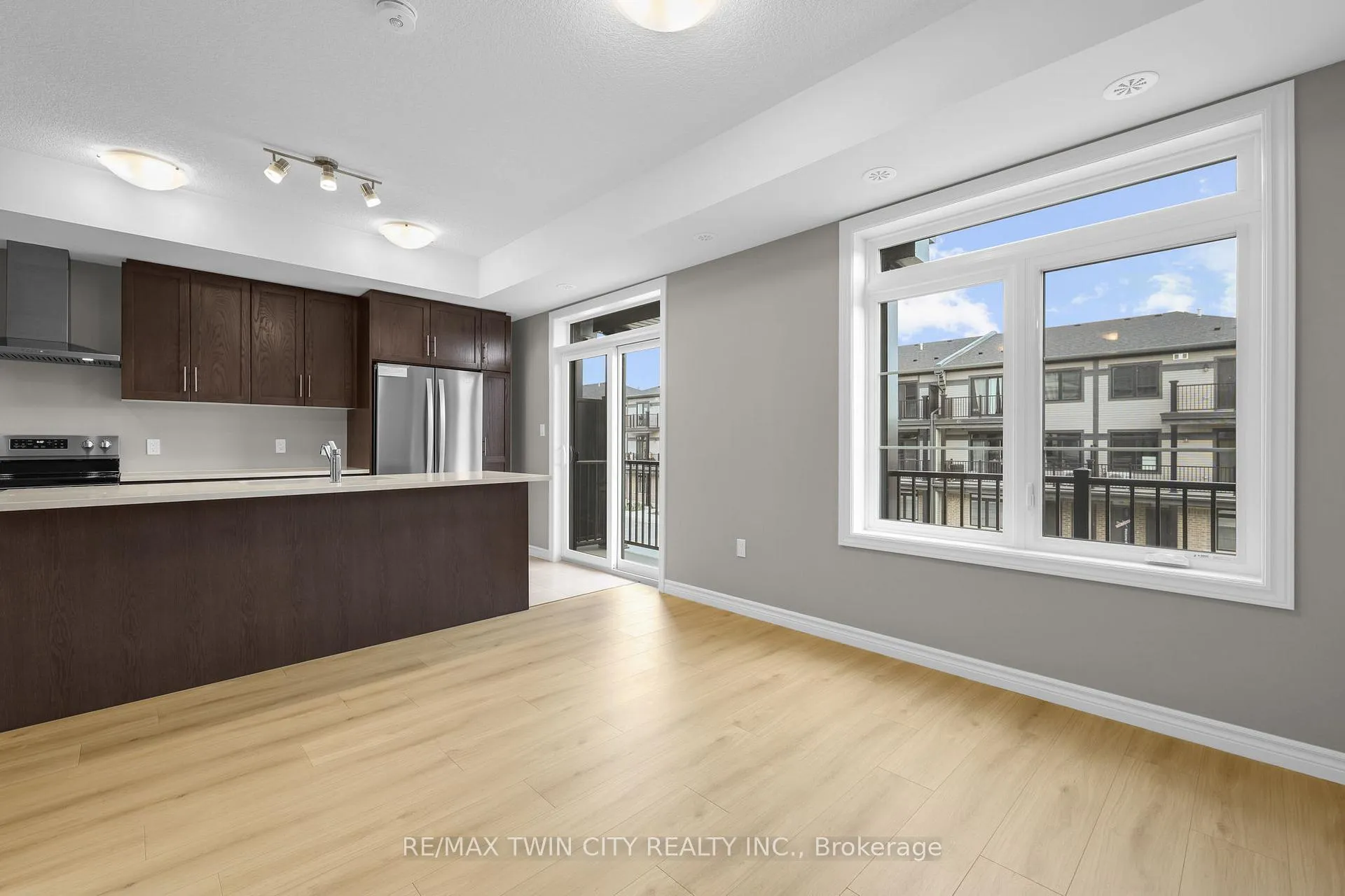 Photo 4 of 11 Lomond Lane, Kitchener — HOMEH