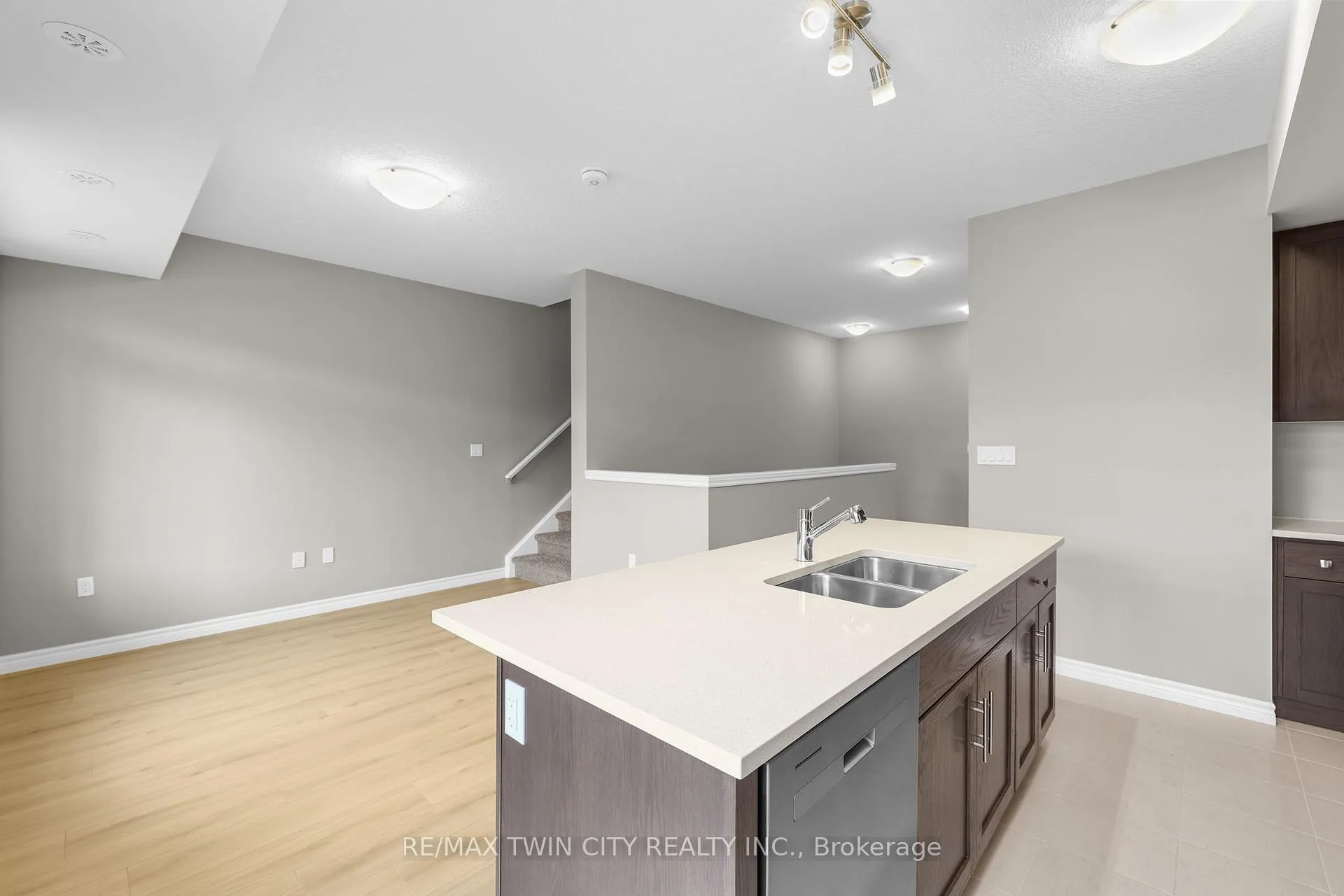 Photo 5 of 11 Lomond Lane, Kitchener — HOMEH