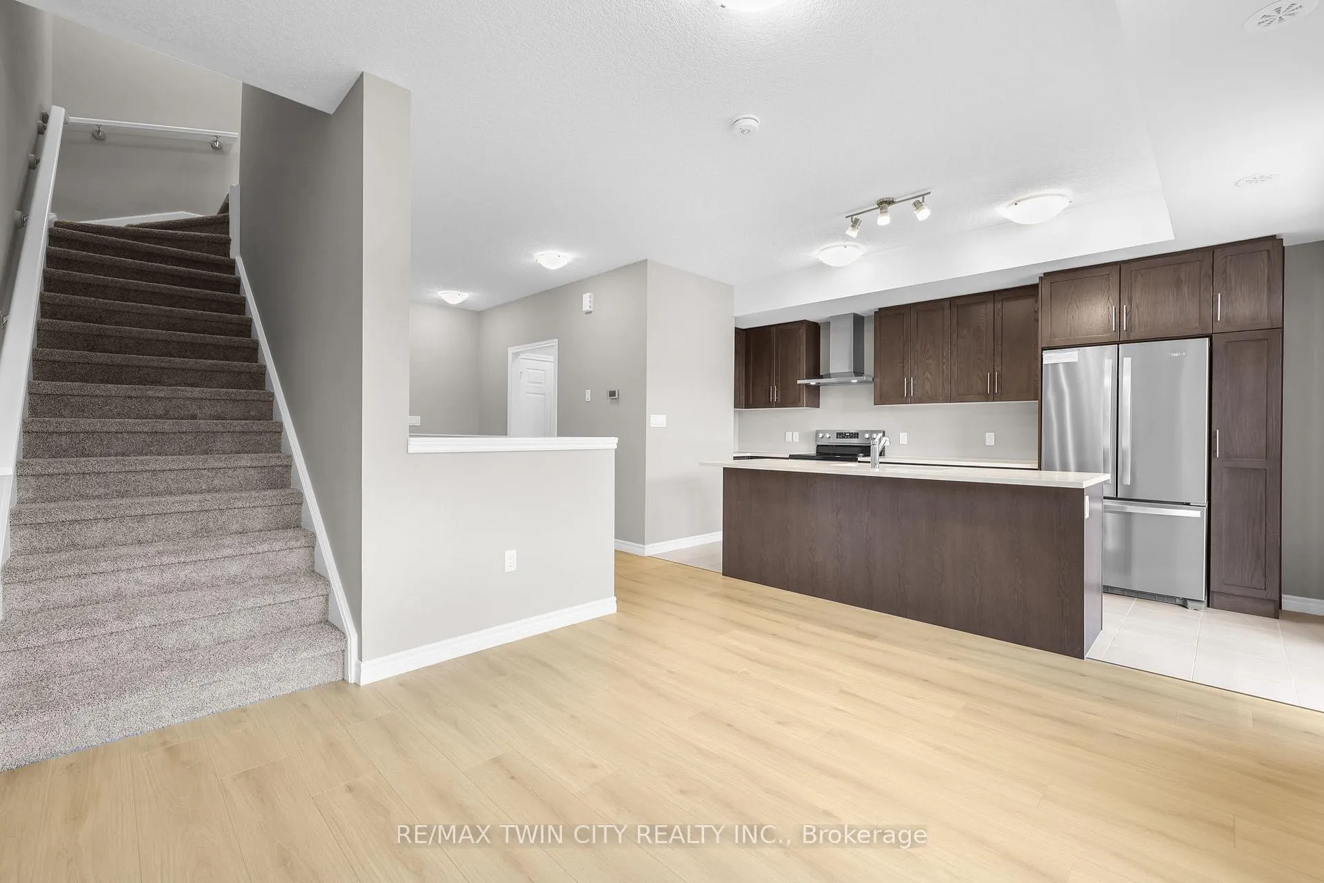 Photo 7 of 11 Lomond Lane, Kitchener — HOMEH