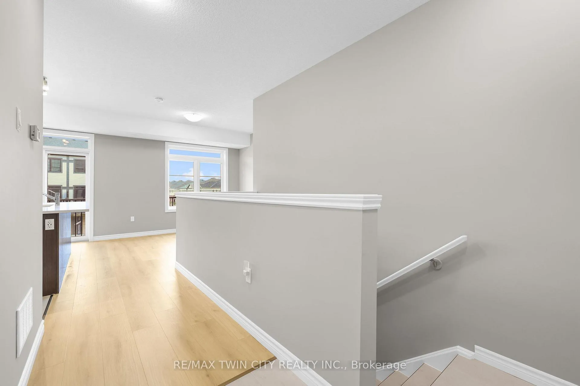 Photo 8 of 11 Lomond Lane, Kitchener — HOMEH