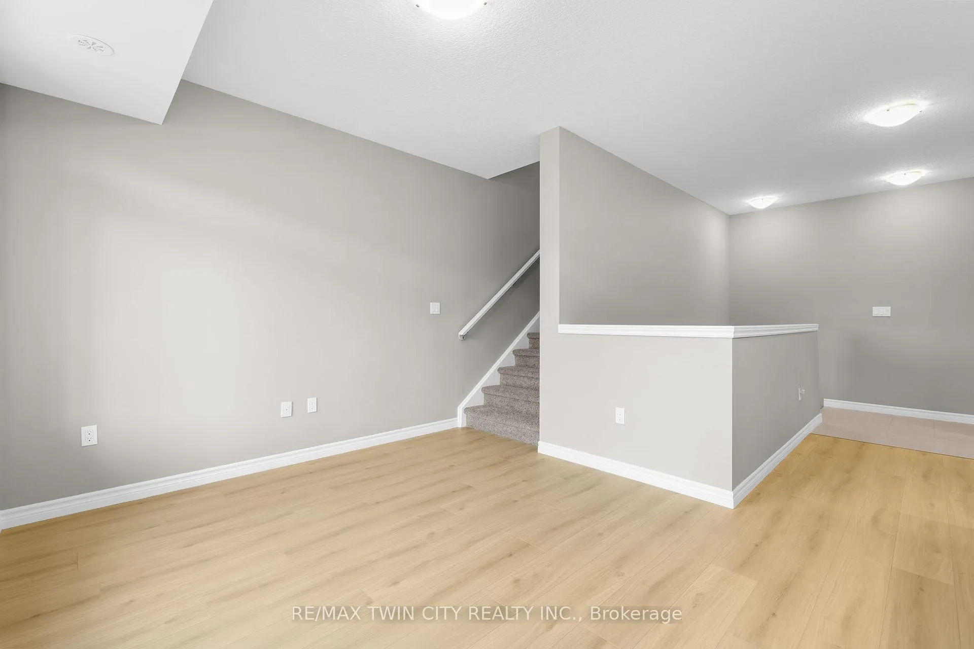 Photo 9 of 11 Lomond Lane, Kitchener — HOMEH