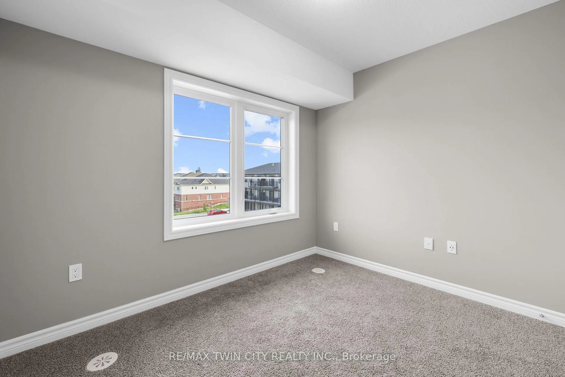 Photo 10 of 11 Lomond Lane, Kitchener — HOMEH