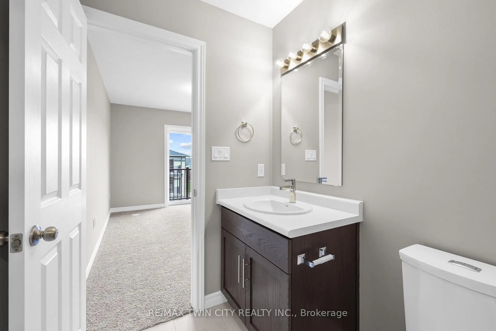 Photo 16 of 11 Lomond Lane, Kitchener — HOMEH