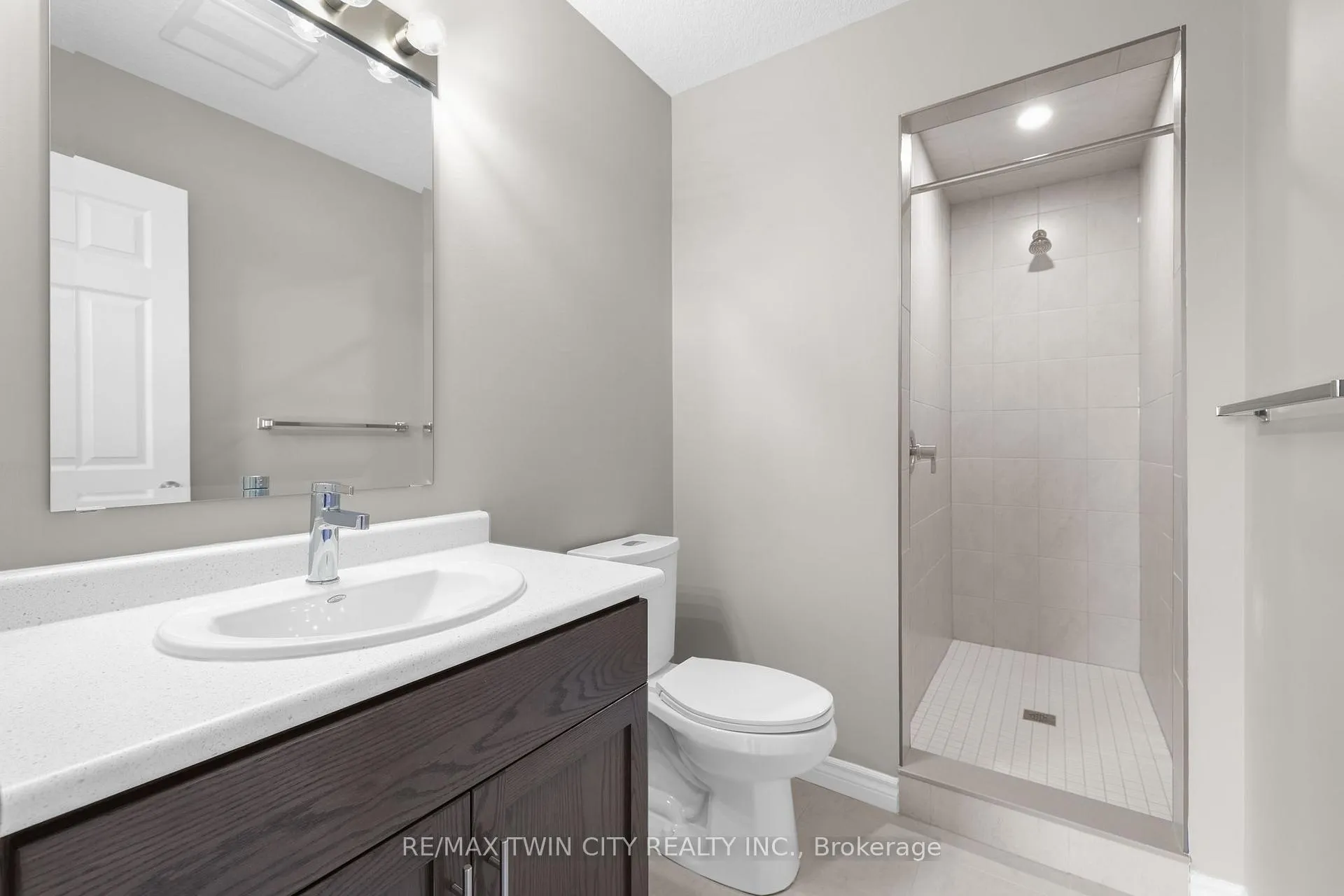Photo 17 of 11 Lomond Lane, Kitchener — HOMEH