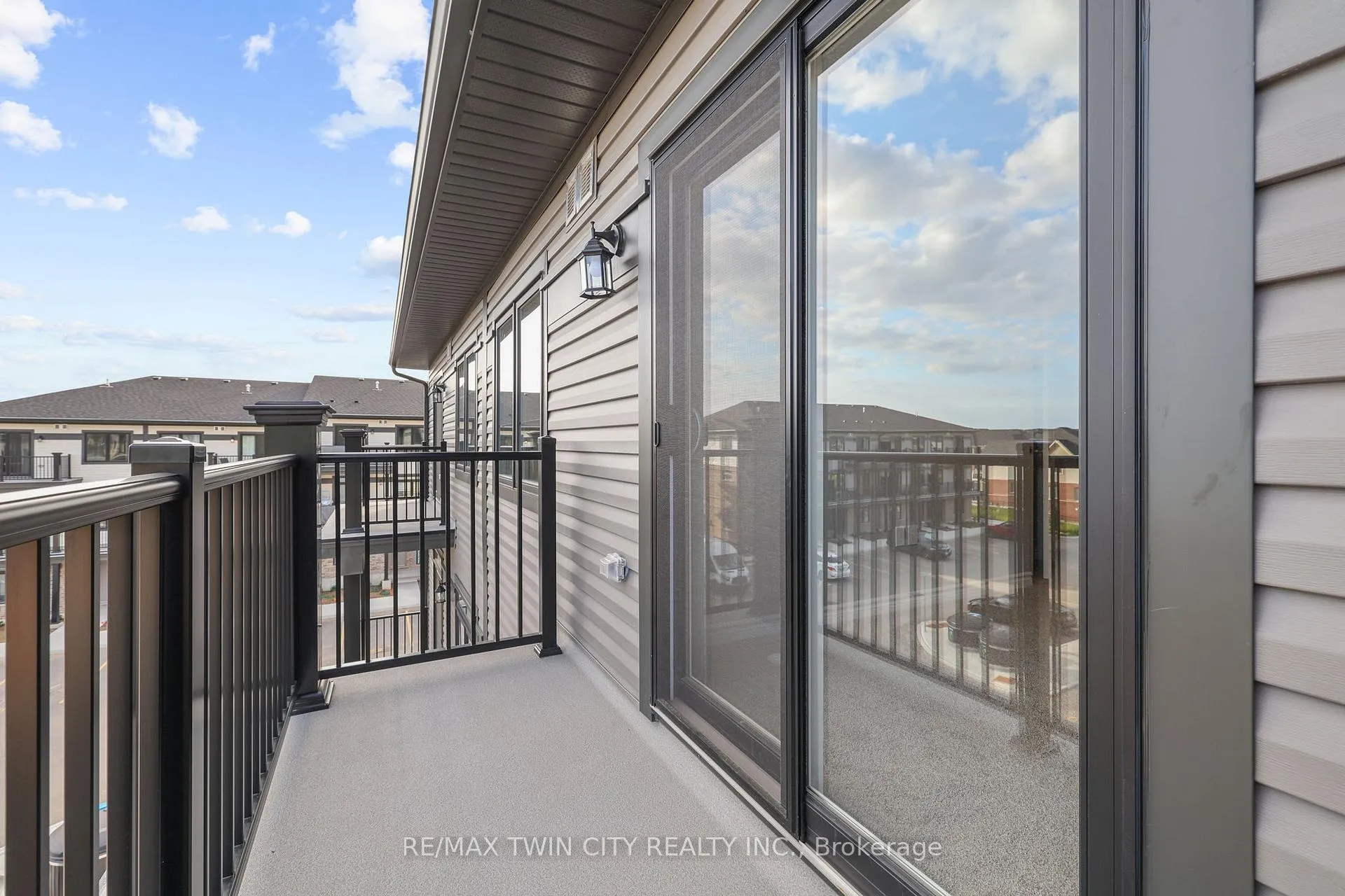 Photo 20 of 11 Lomond Lane, Kitchener — HOMEH