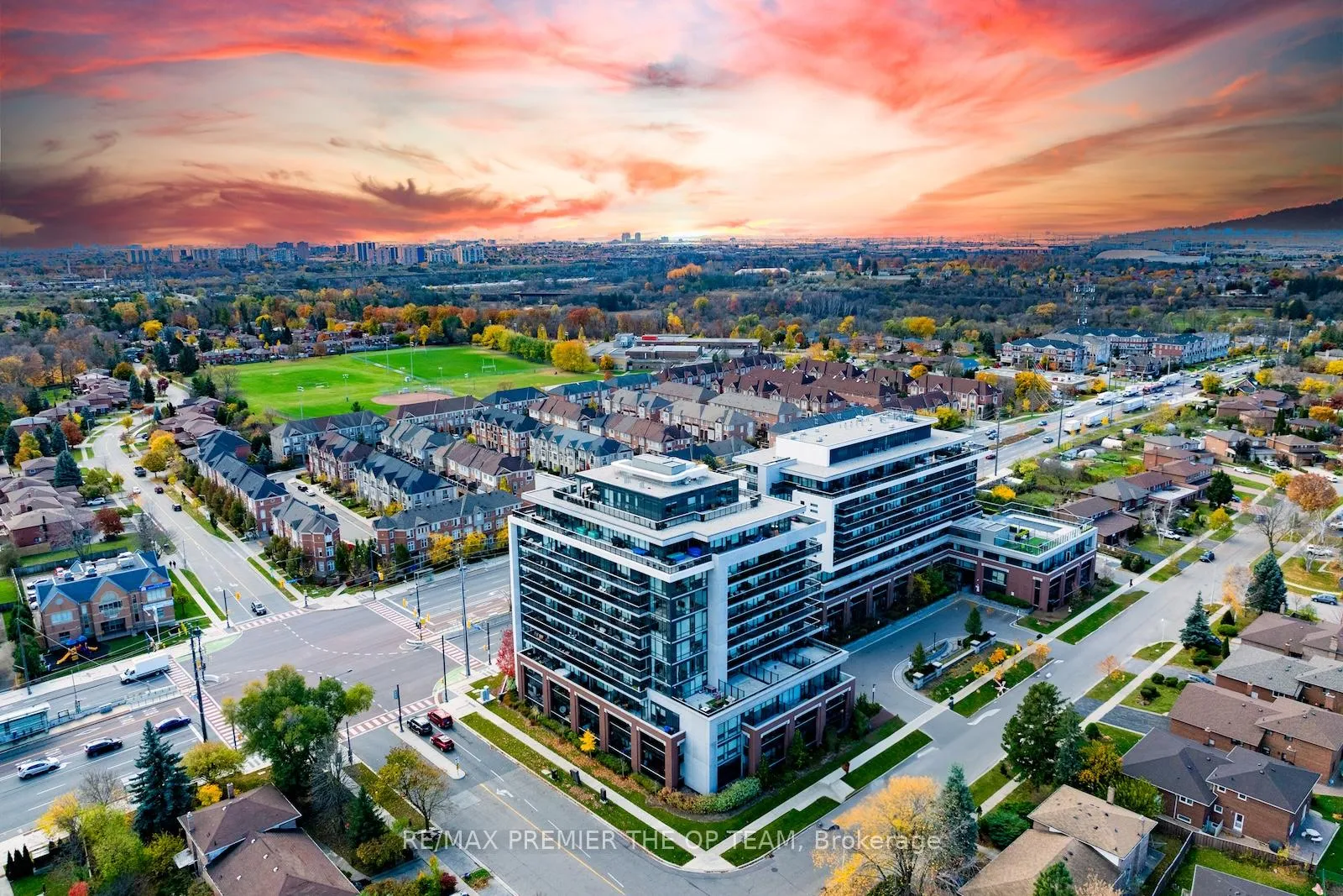 Photo 1 of Unit 814, 4800 Highway 7, Vaughan, East Woodbridge — HOMEH