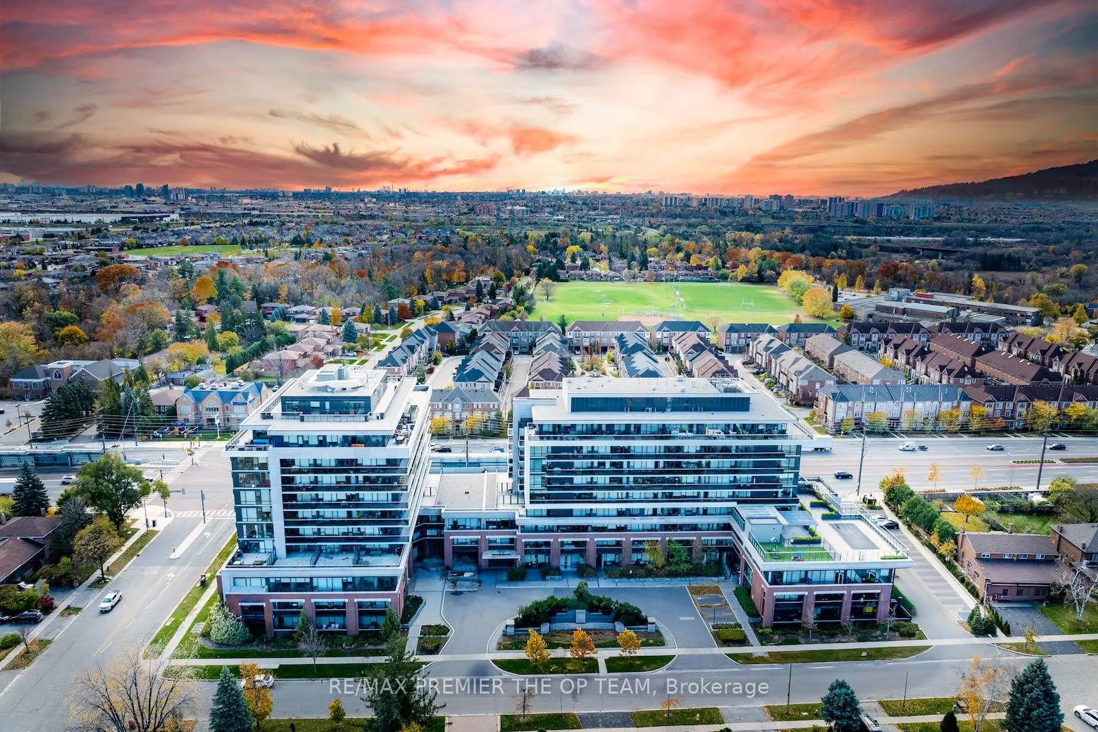 Photo 2 of Unit 814, 4800 Highway 7, Vaughan, East Woodbridge — HOMEH
