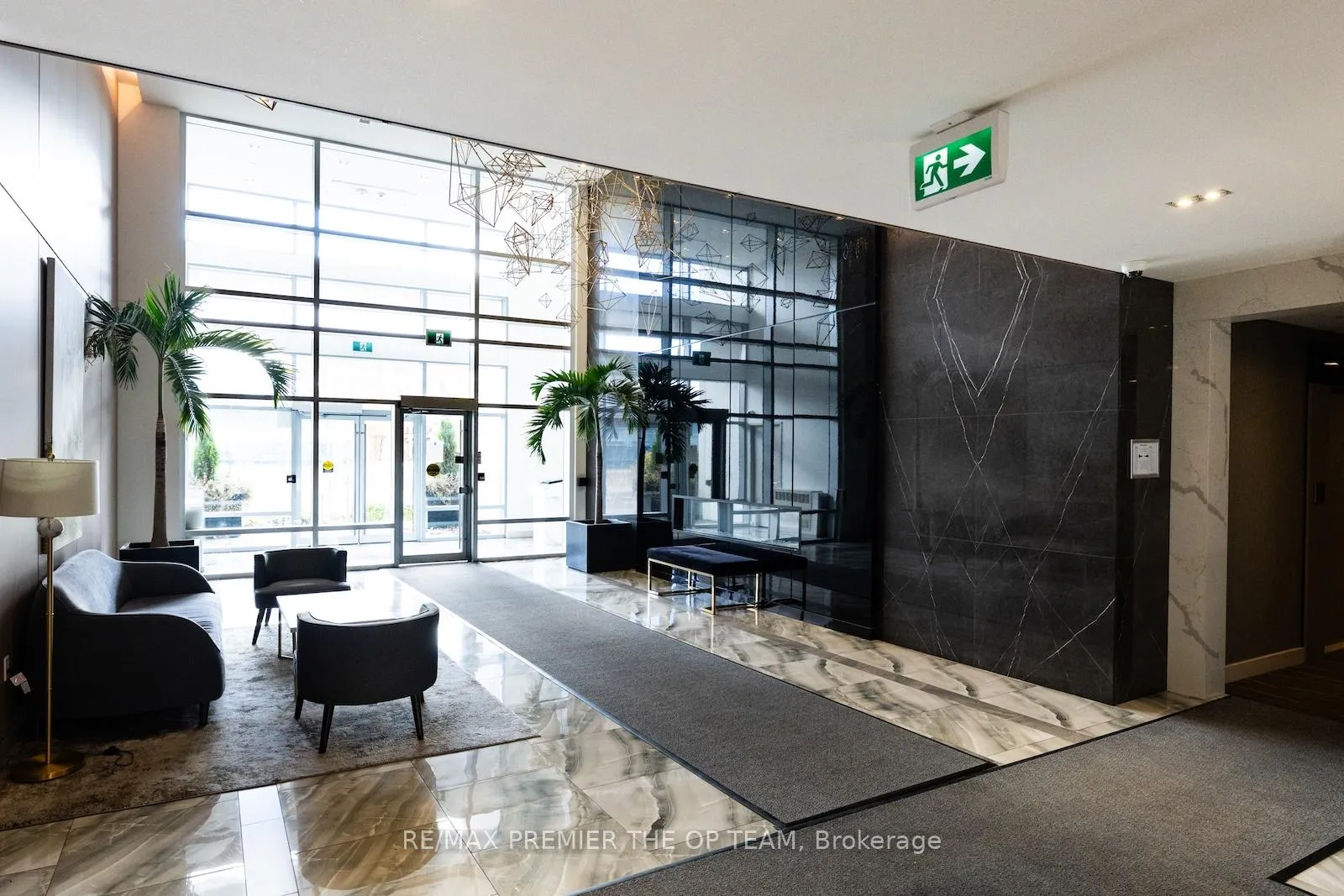 Photo 4 of Unit 814, 4800 Highway 7, Vaughan, East Woodbridge — HOMEH