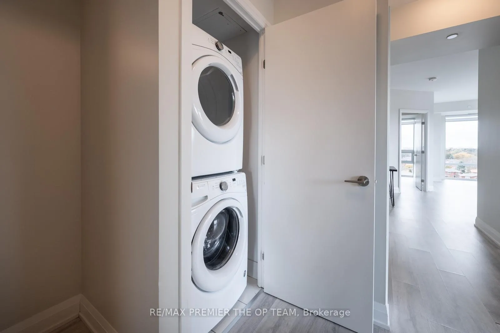 Photo 7 of Unit 814, 4800 Highway 7, Vaughan, East Woodbridge — HOMEH