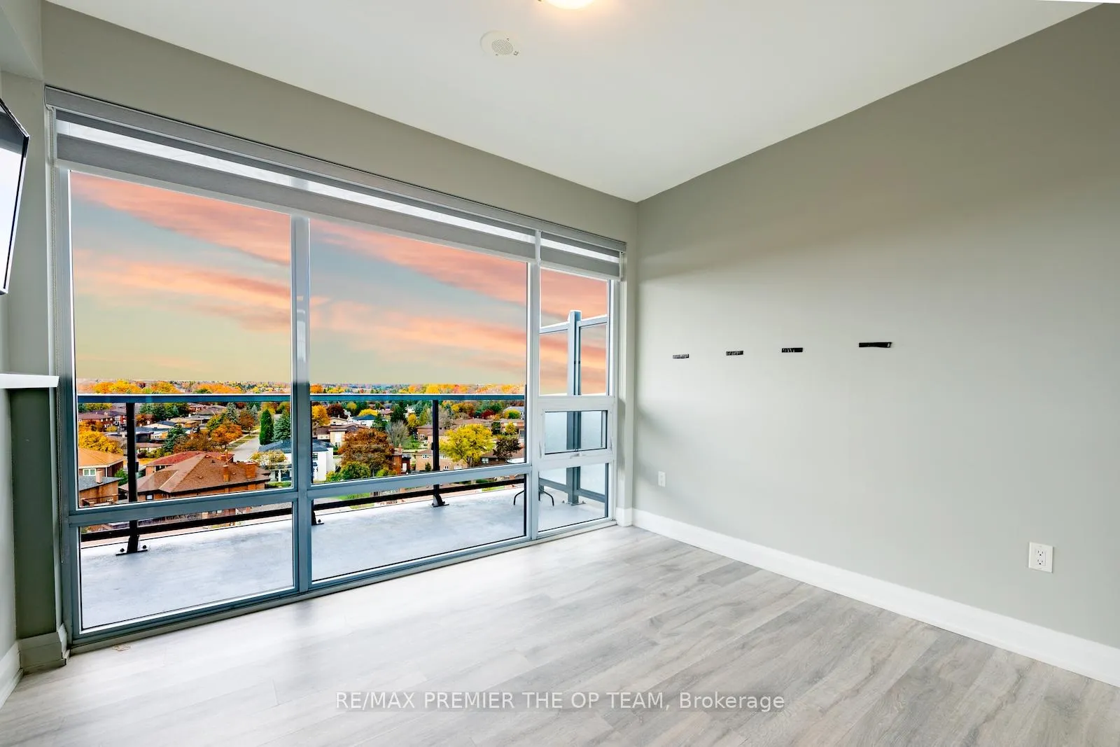 Photo 9 of Unit 814, 4800 Highway 7, Vaughan, East Woodbridge — HOMEH