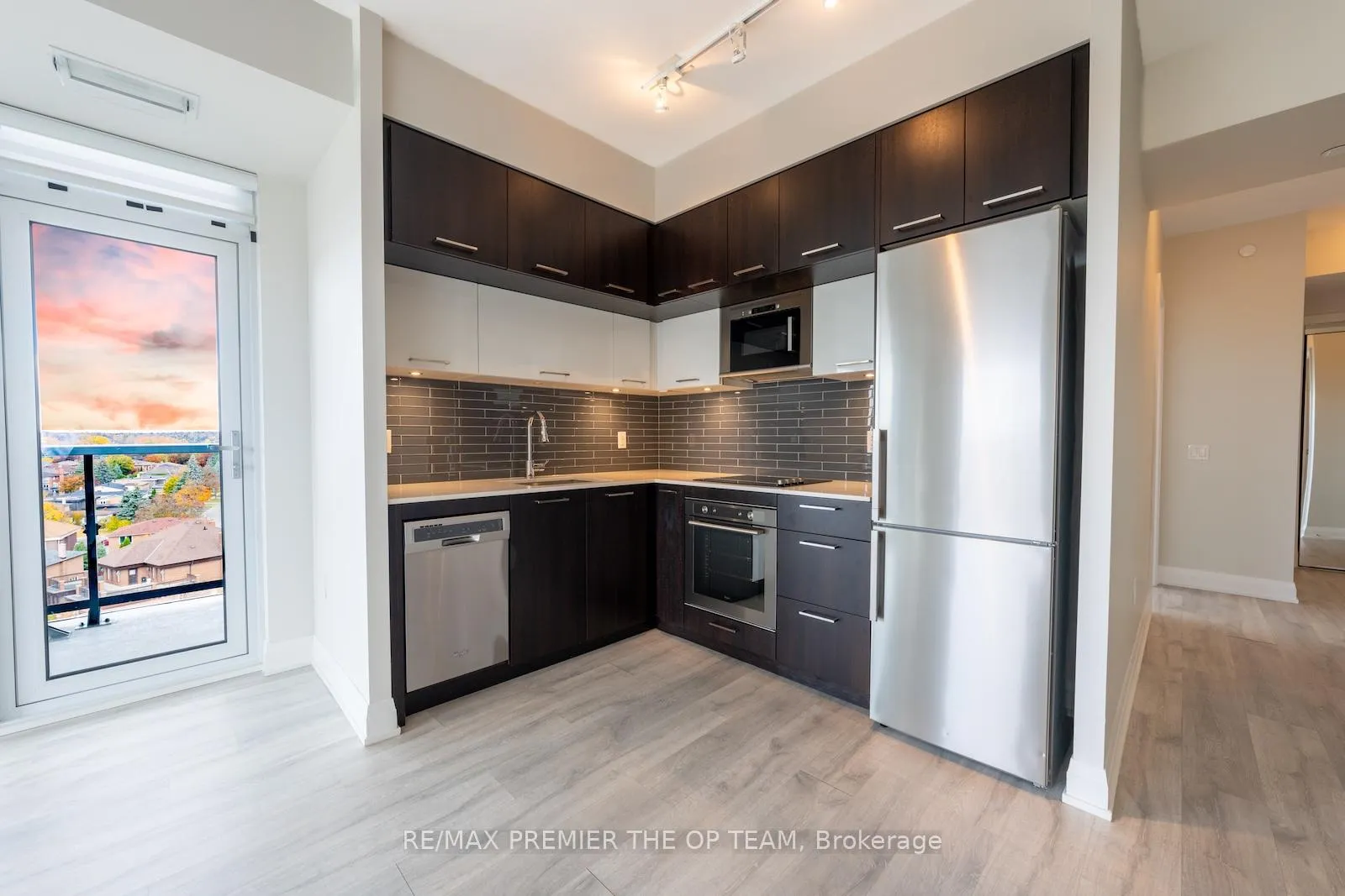 Photo 14 of Unit 814, 4800 Highway 7, Vaughan, East Woodbridge — HOMEH