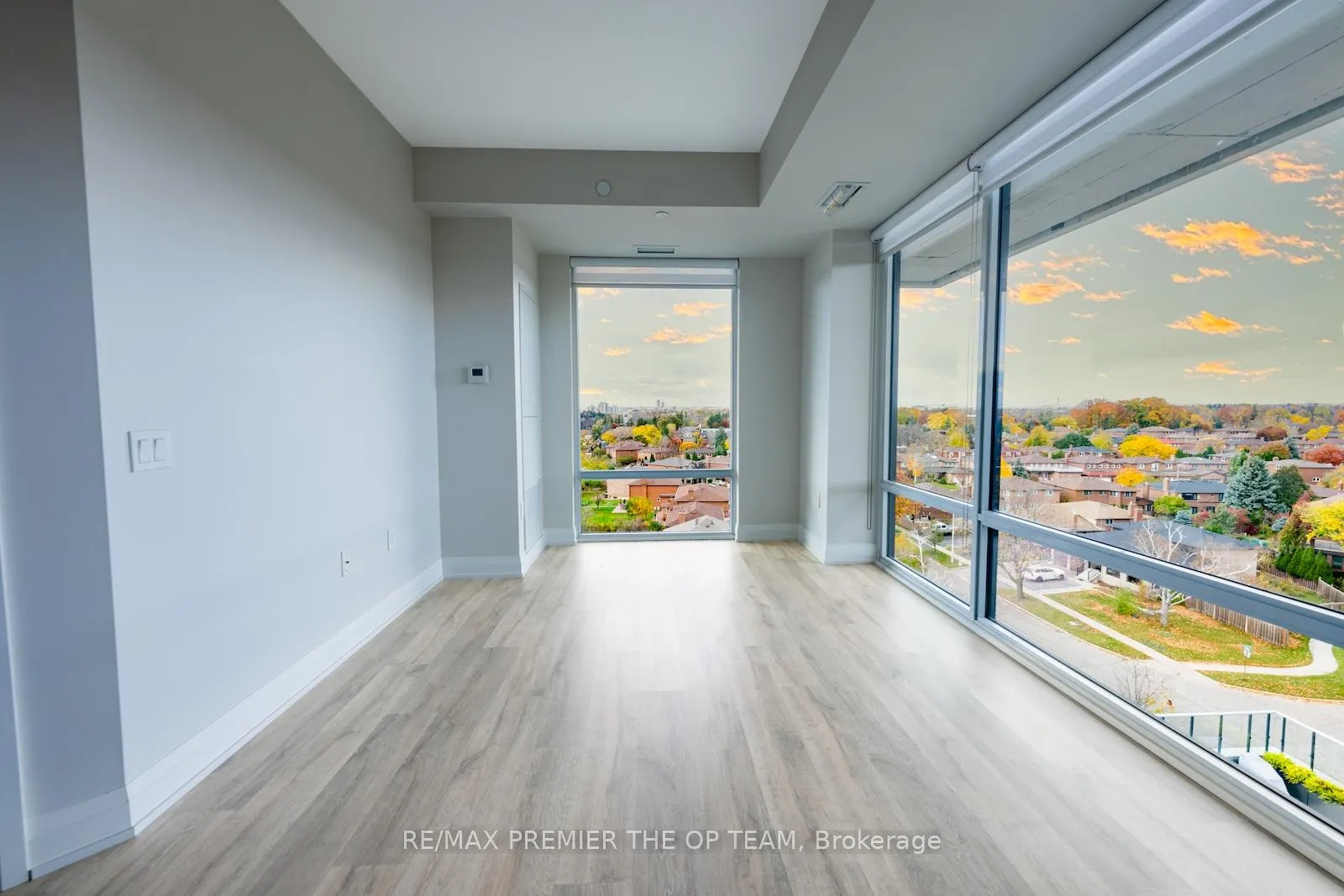 Photo 19 of Unit 814, 4800 Highway 7, Vaughan, East Woodbridge — HOMEH