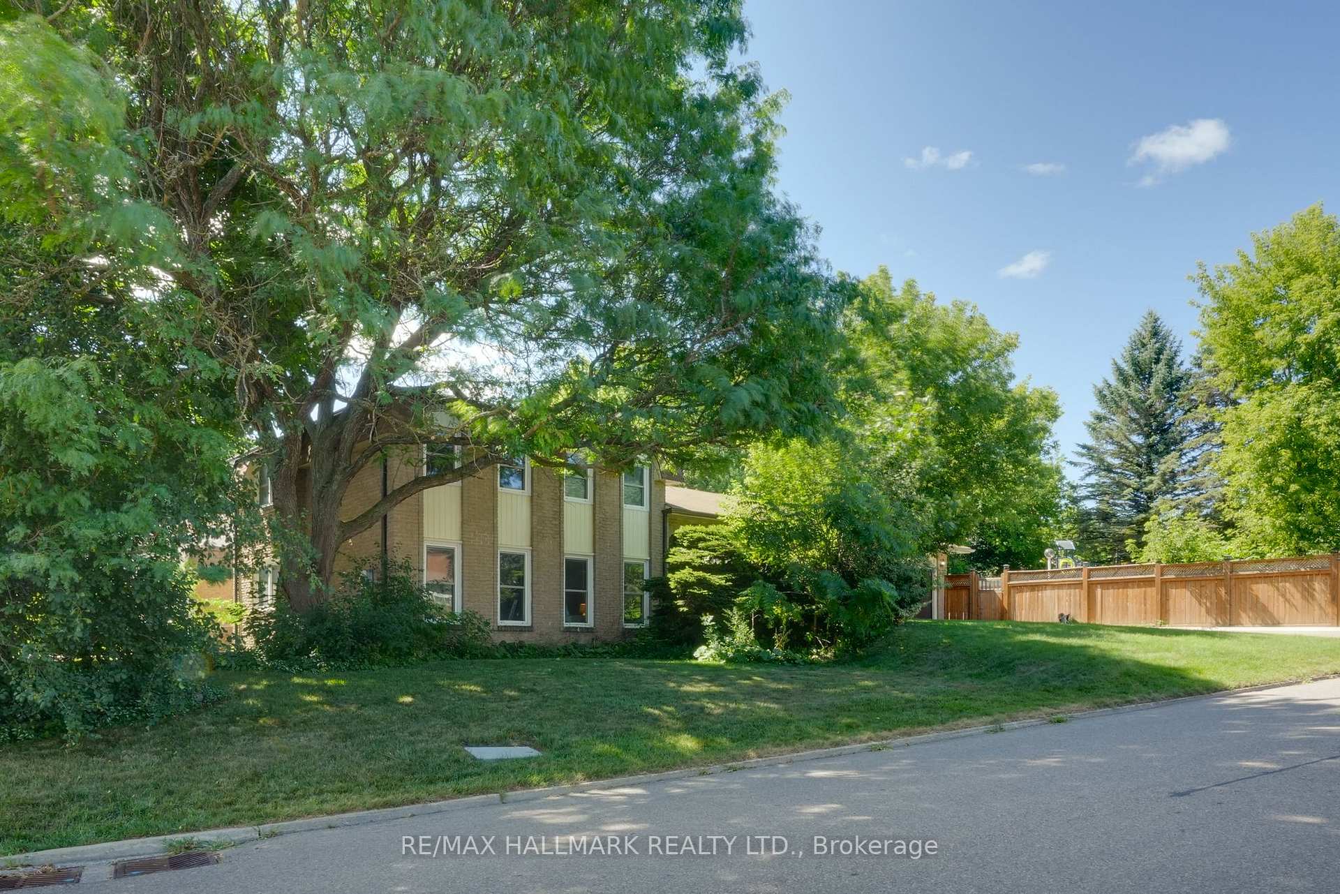 Photo 3 of 211 Foundry Street, Caledon, Bolton West — HOMEH