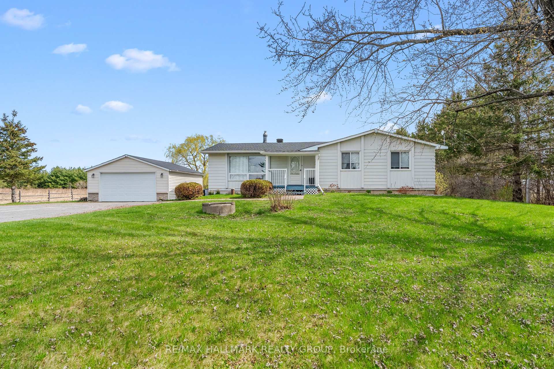 Front of 3756 Dunrobin Road