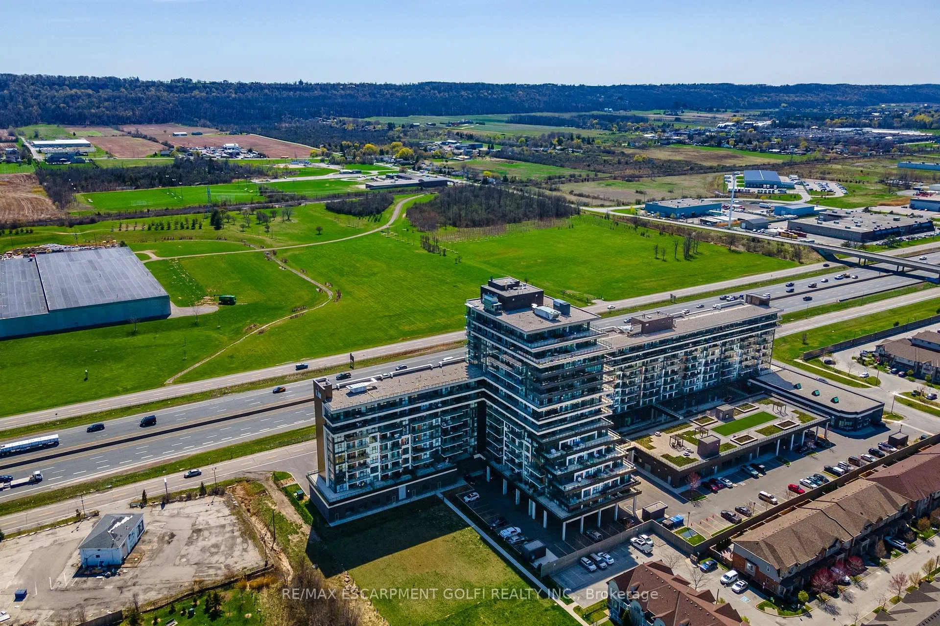 Photo 2 of Unit 404, 550 North Service Road, Grimsby, Grimsby Beach — HOMEH