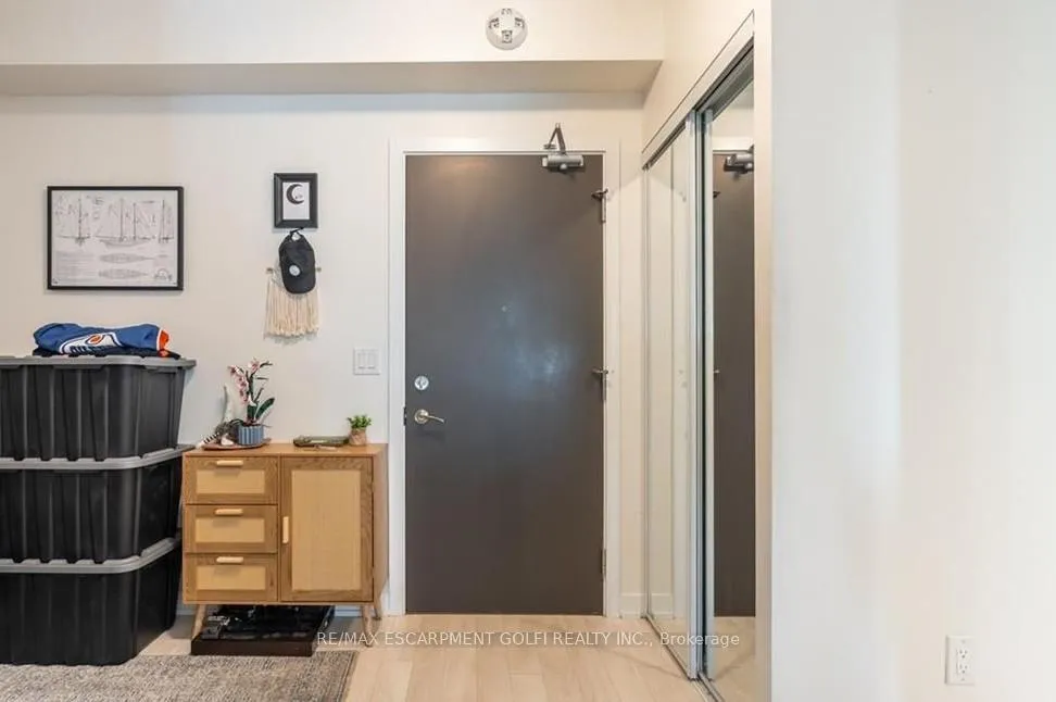 Photo 3 of Unit 404, 550 North Service Road, Grimsby, Grimsby Beach — HOMEH