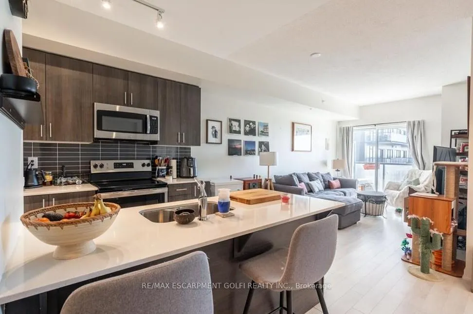 Photo 7 of Unit 404, 550 North Service Road, Grimsby, Grimsby Beach — HOMEH