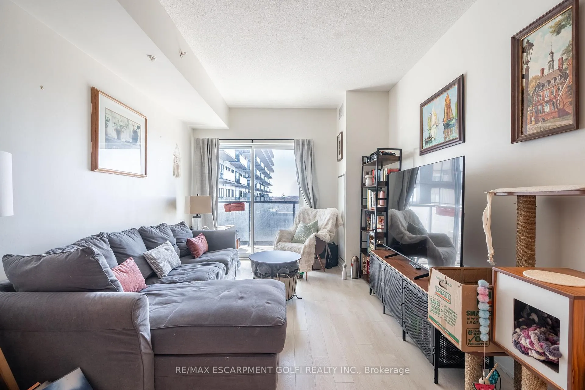 Photo 8 of Unit 404, 550 North Service Road, Grimsby, Grimsby Beach — HOMEH