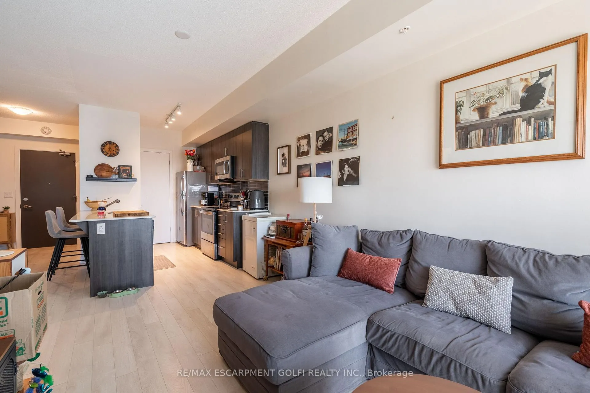 Photo 9 of Unit 404, 550 North Service Road, Grimsby, Grimsby Beach — HOMEH
