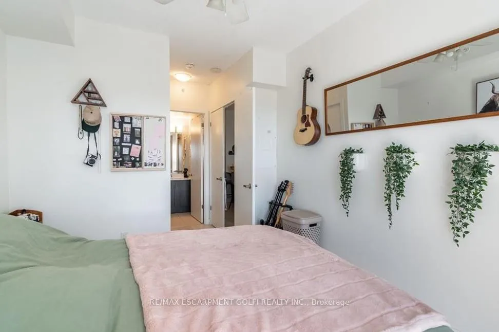 Photo 11 of Unit 404, 550 North Service Road, Grimsby, Grimsby Beach — HOMEH
