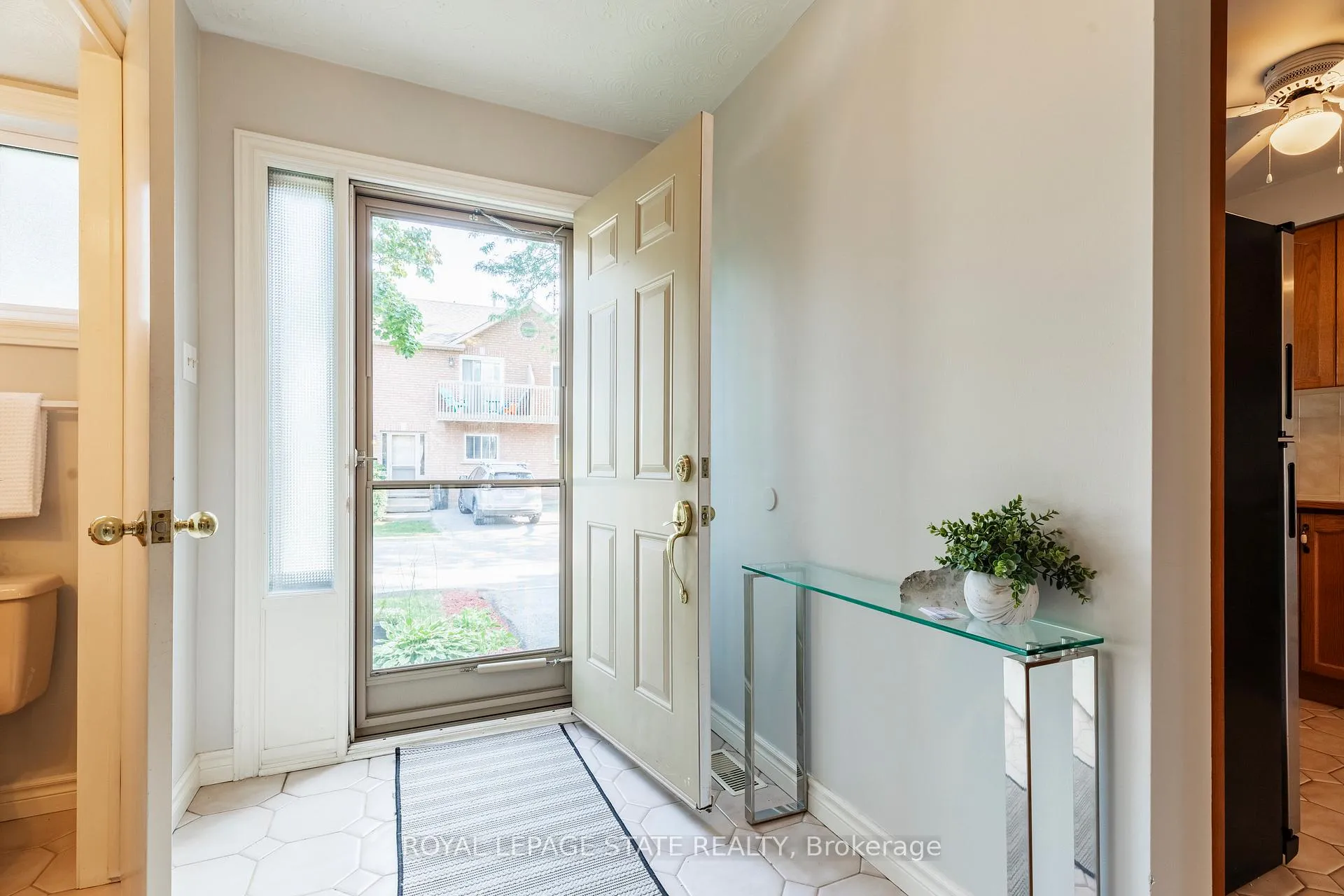 Photo 4 of Unit 9, 1475 Upper Gage Avenue, Hamilton, Templemead — HOMEH