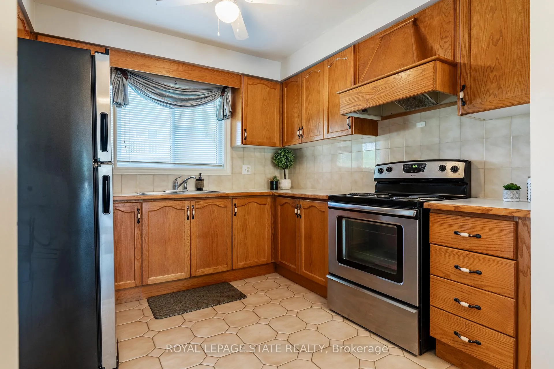 Photo 17 of Unit 9, 1475 Upper Gage Avenue, Hamilton, Templemead — HOMEH
