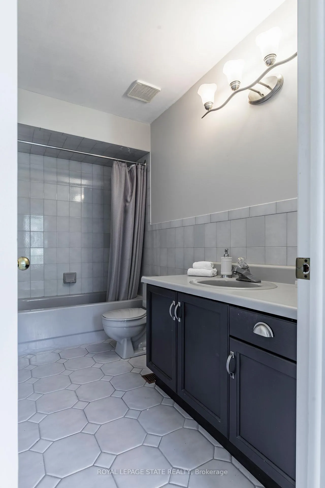 Photo 27 of Unit 9, 1475 Upper Gage Avenue, Hamilton, Templemead — HOMEH
