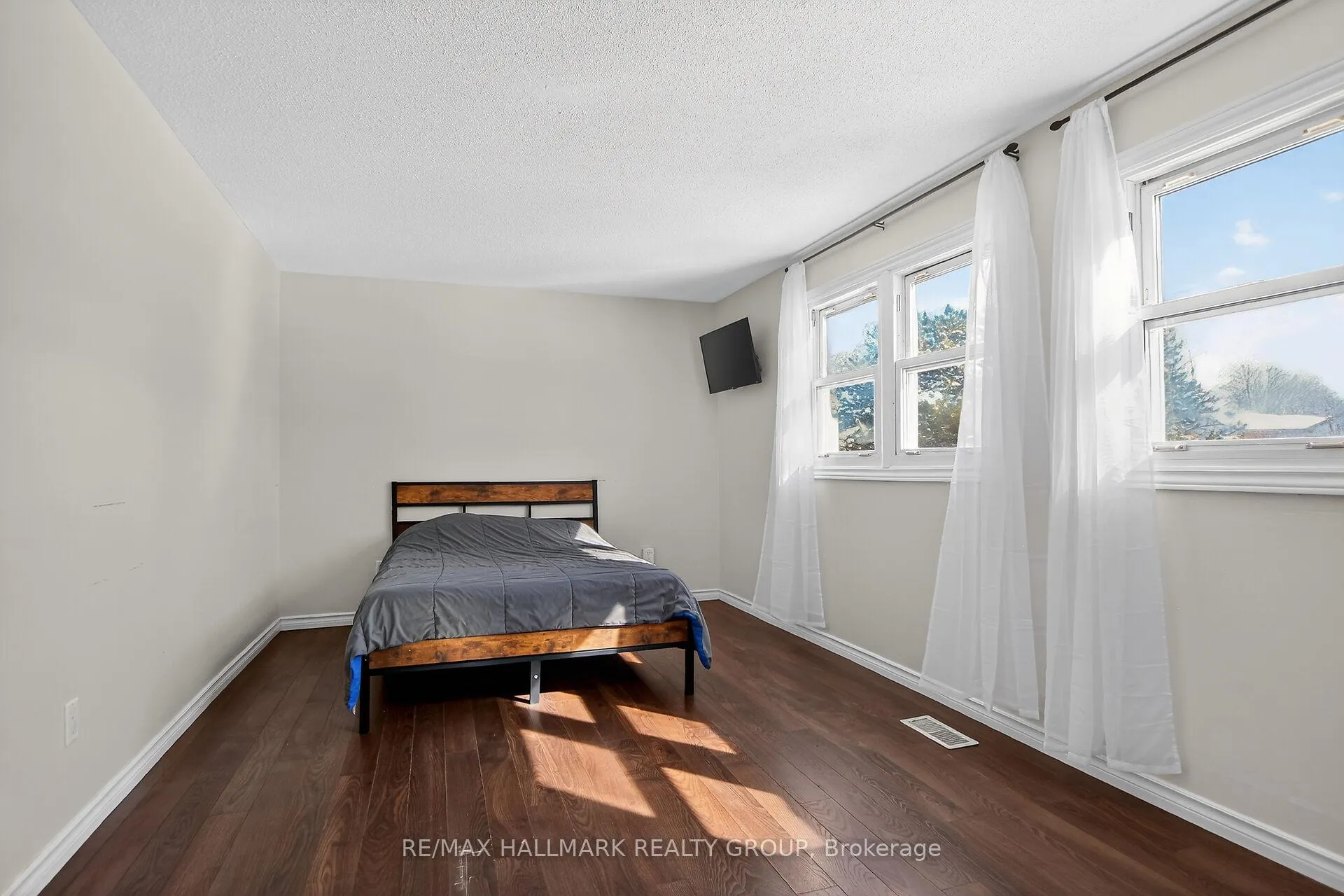 Photo 13 of 37 Priam Way, Ottawa, Westcliffe Estates — HOMEH