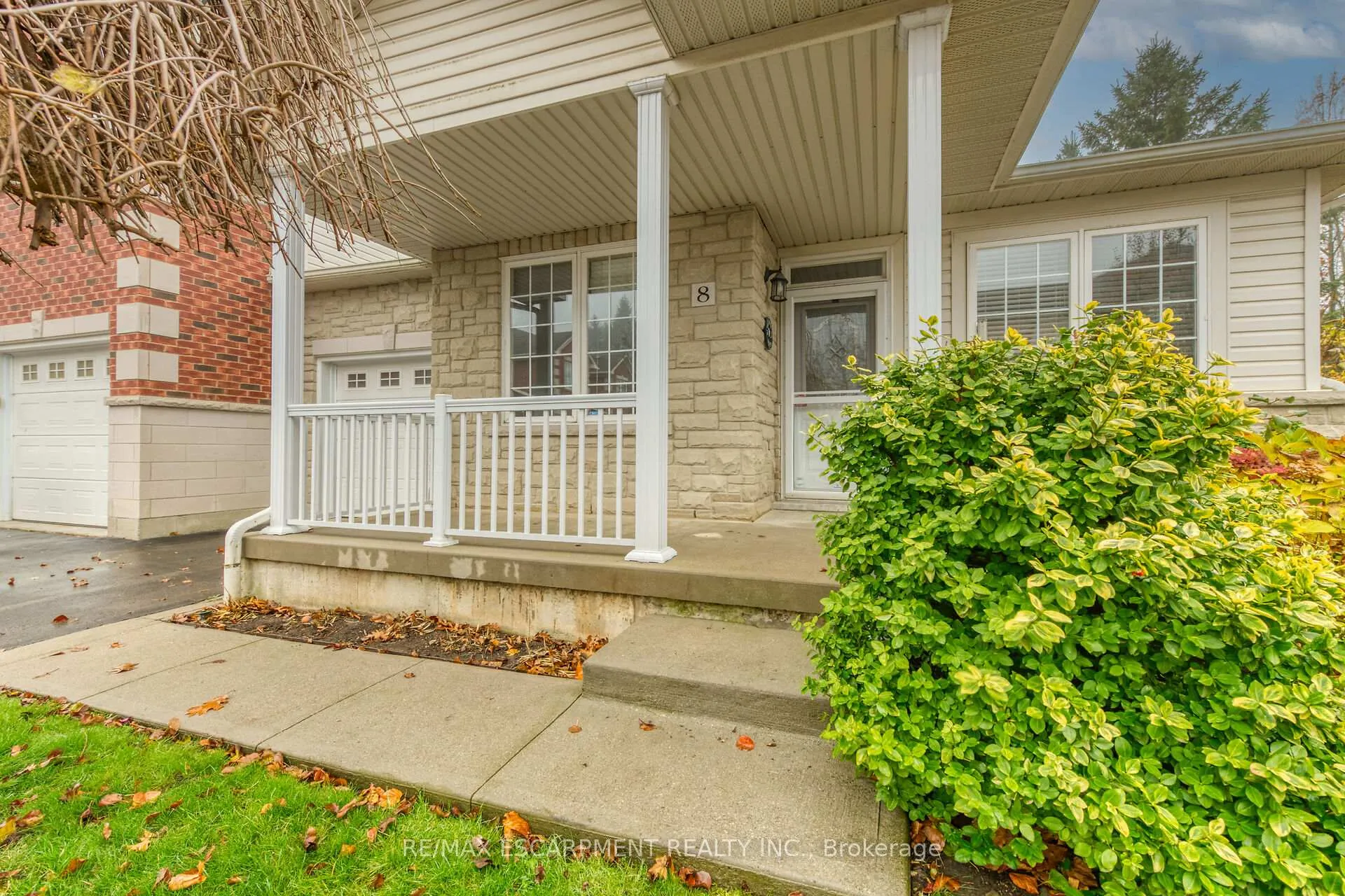 Photo 2 of Unit 8, 81 Valridge Drive, Hamilton, Ancaster — HOMEH