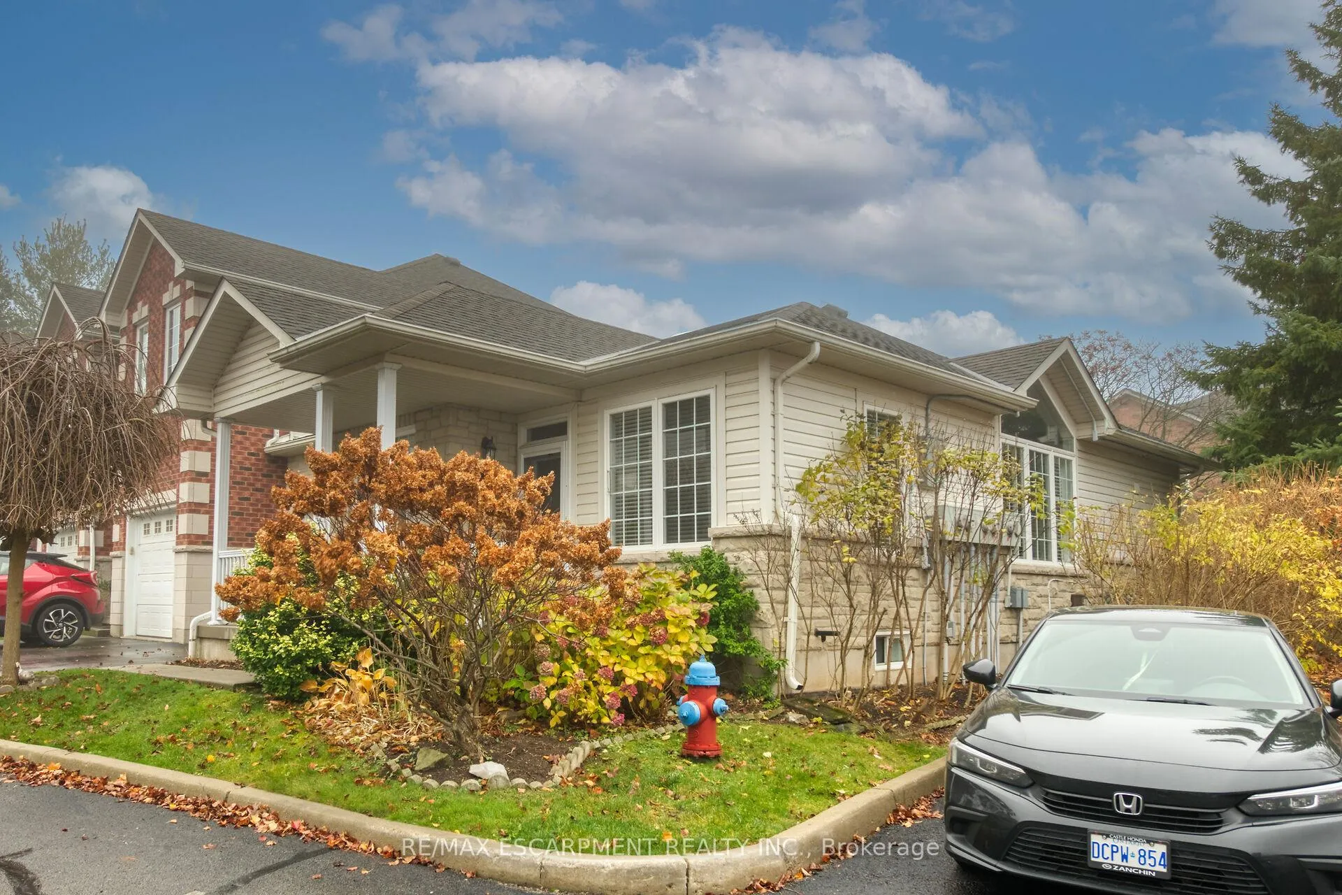 Photo 4 of Unit 8, 81 Valridge Drive, Hamilton, Ancaster — HOMEH