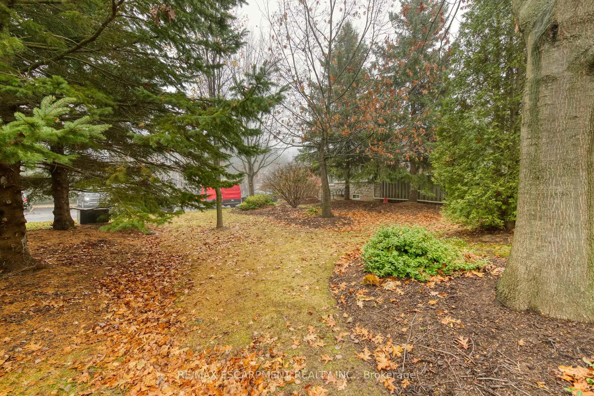 Photo 7 of Unit 8, 81 Valridge Drive, Hamilton, Ancaster — HOMEH