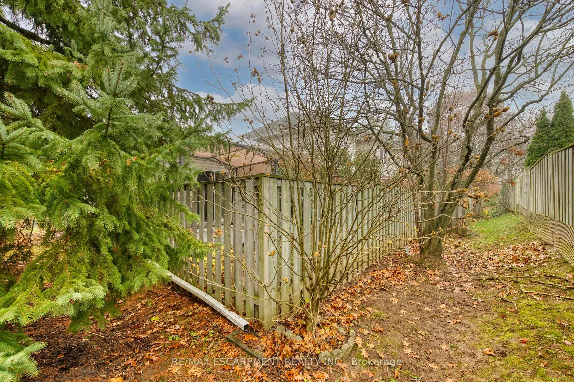Photo 8 of Unit 8, 81 Valridge Drive, Hamilton, Ancaster — HOMEH