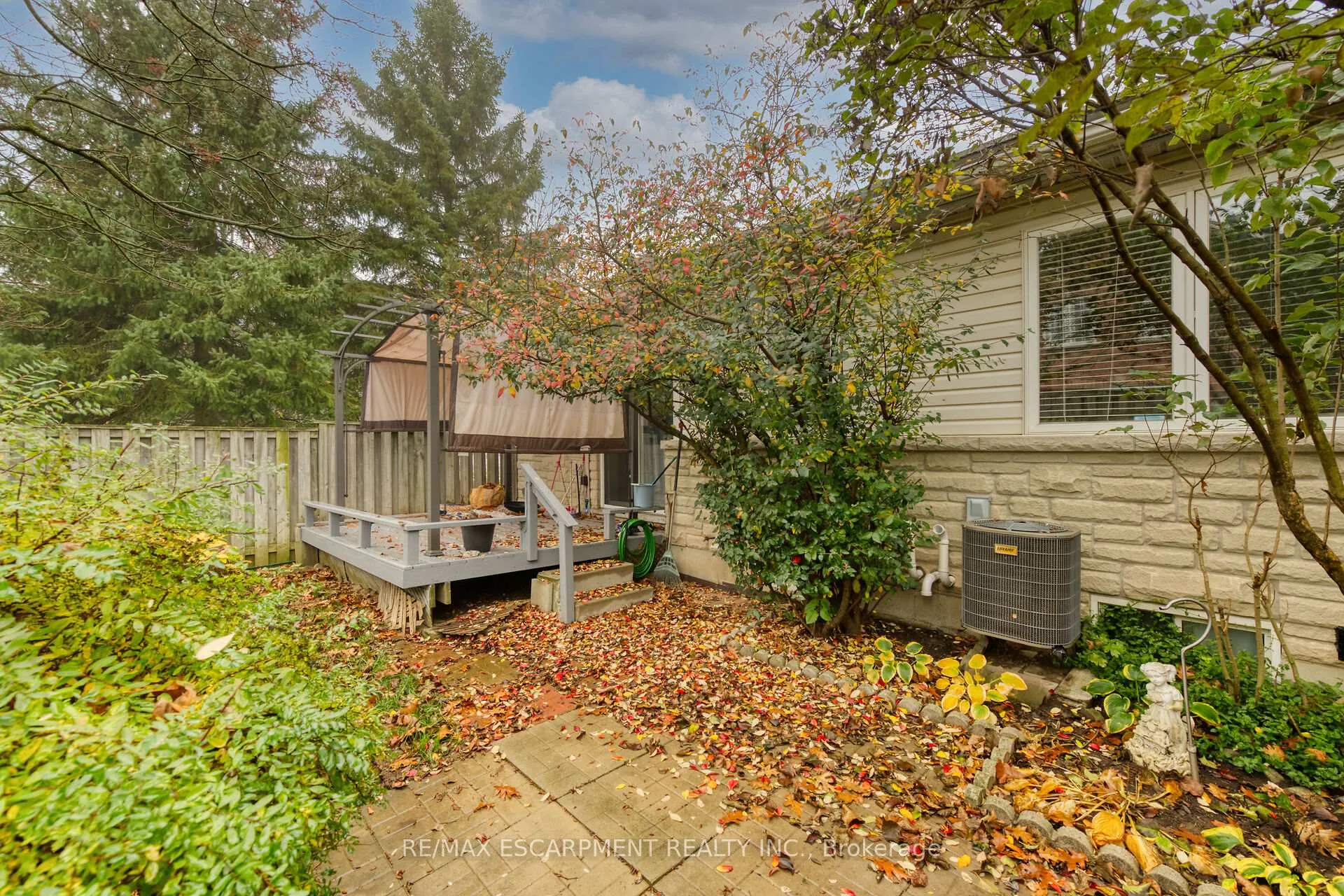 Photo 9 of Unit 8, 81 Valridge Drive, Hamilton, Ancaster — HOMEH